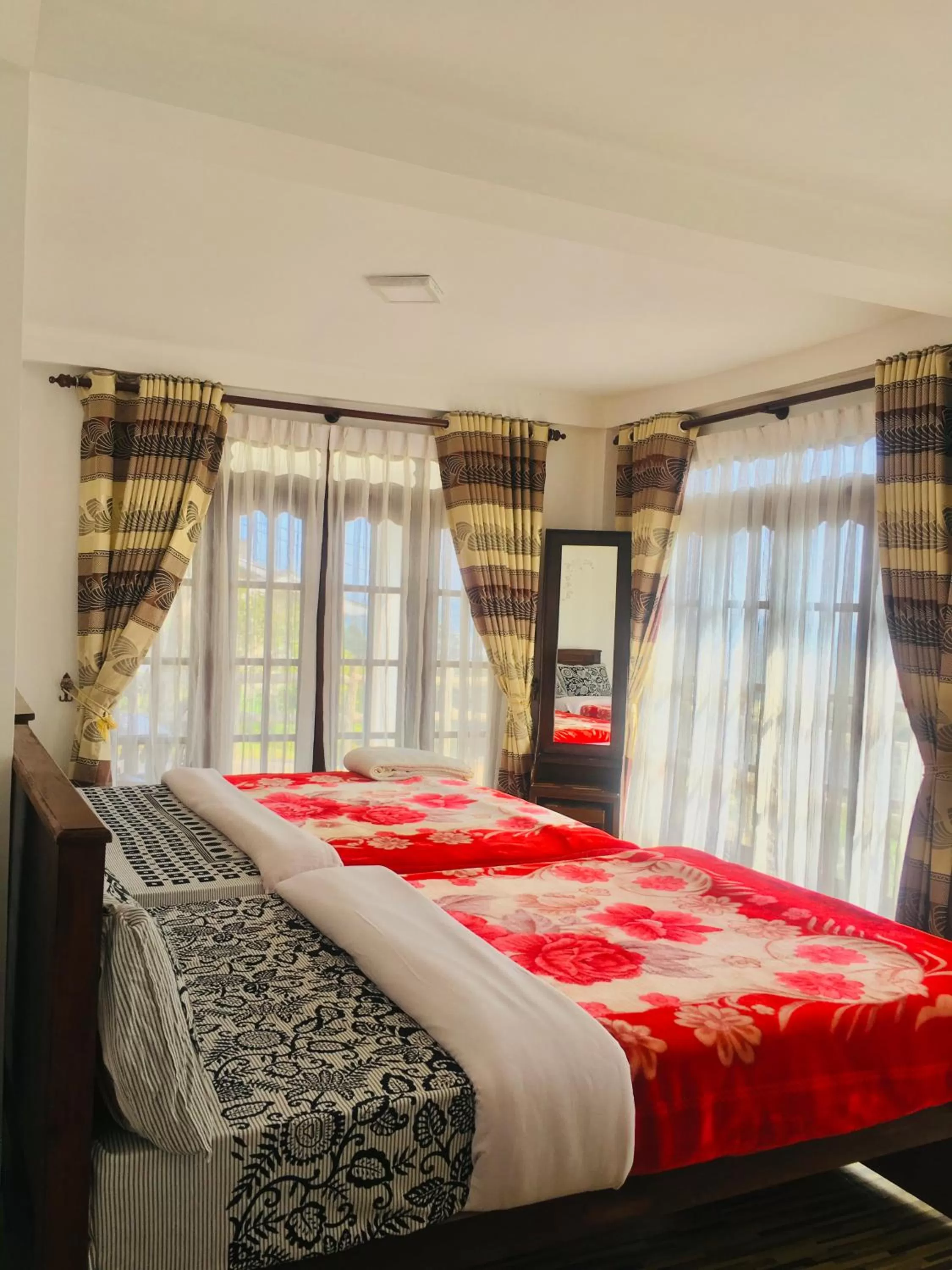 Bedroom, Bed in travellers nest inn