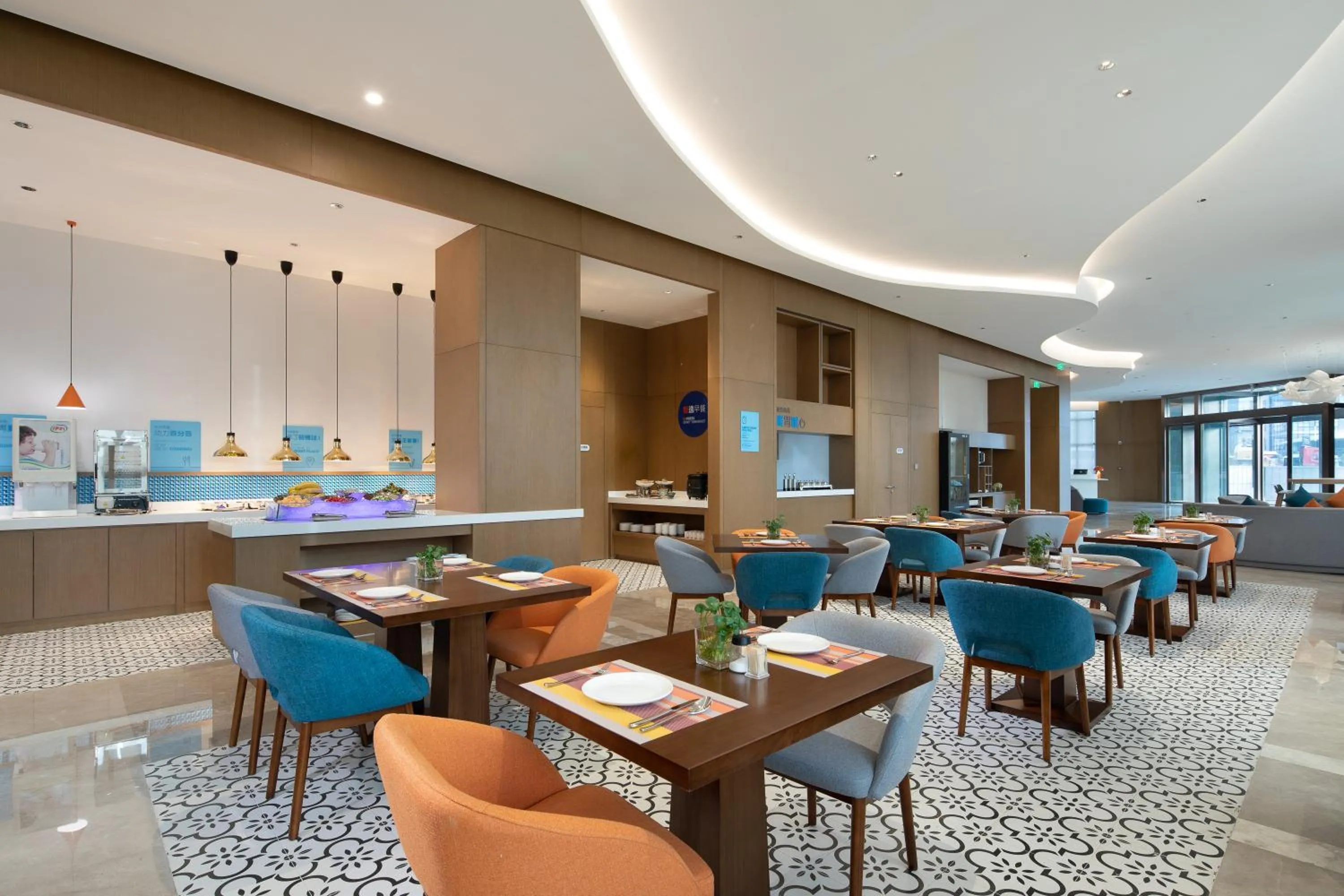 Restaurant/places to eat in Holiday Inn Express Chengdu Longquanyi North by IHG