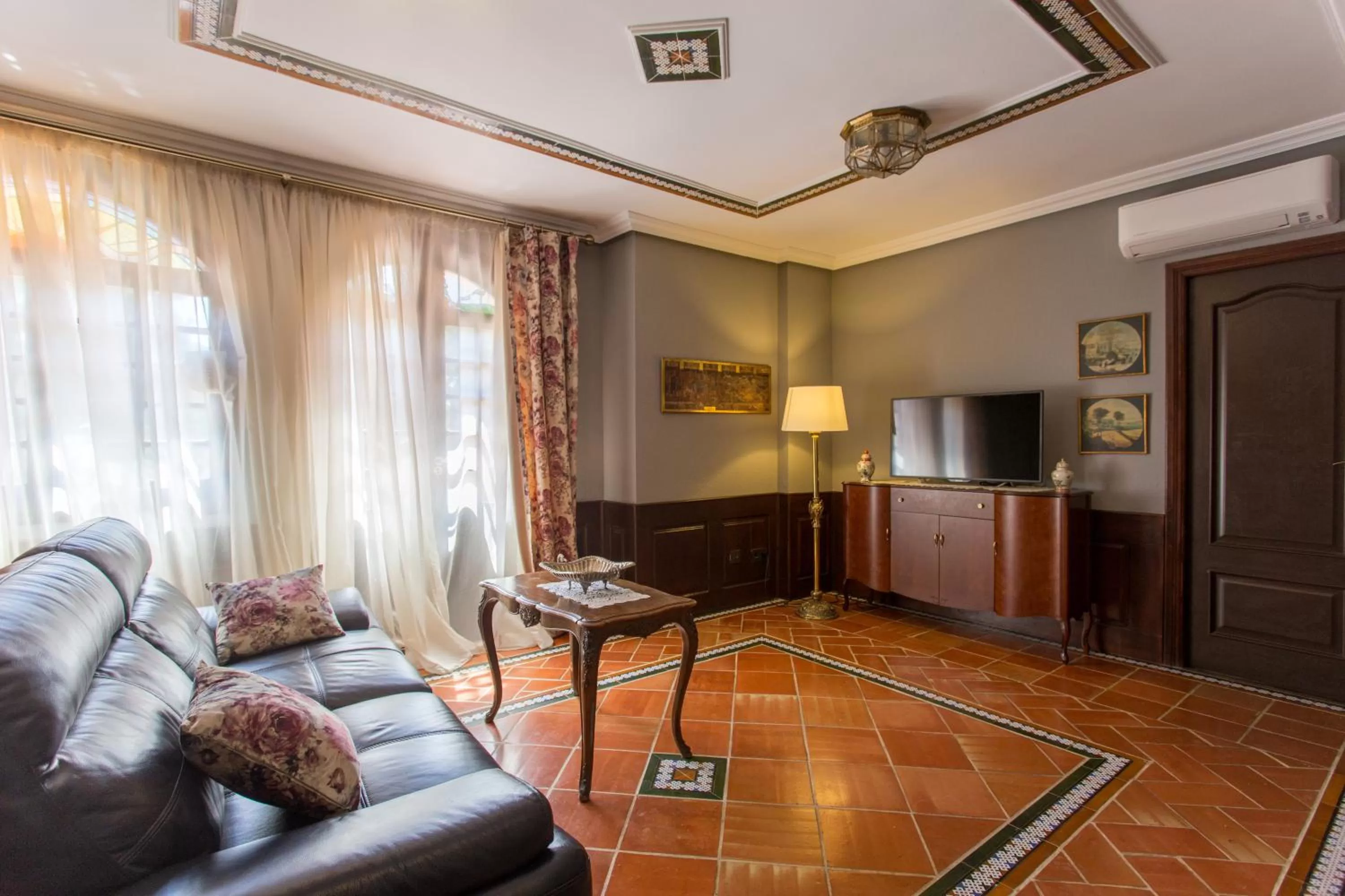 Apartamentos Gaudi Style