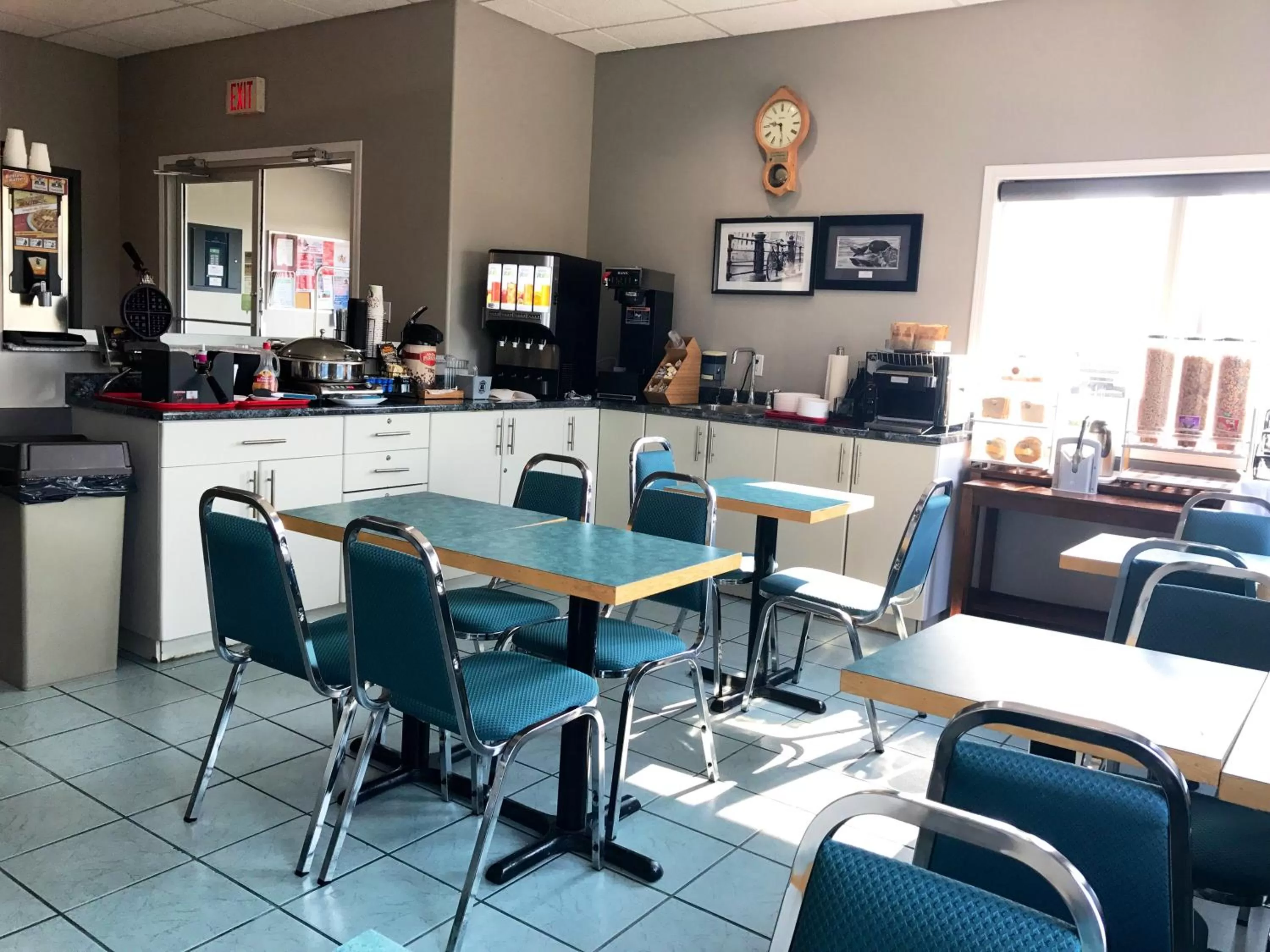 Property building in Super 8 by Wyndham Kindersley