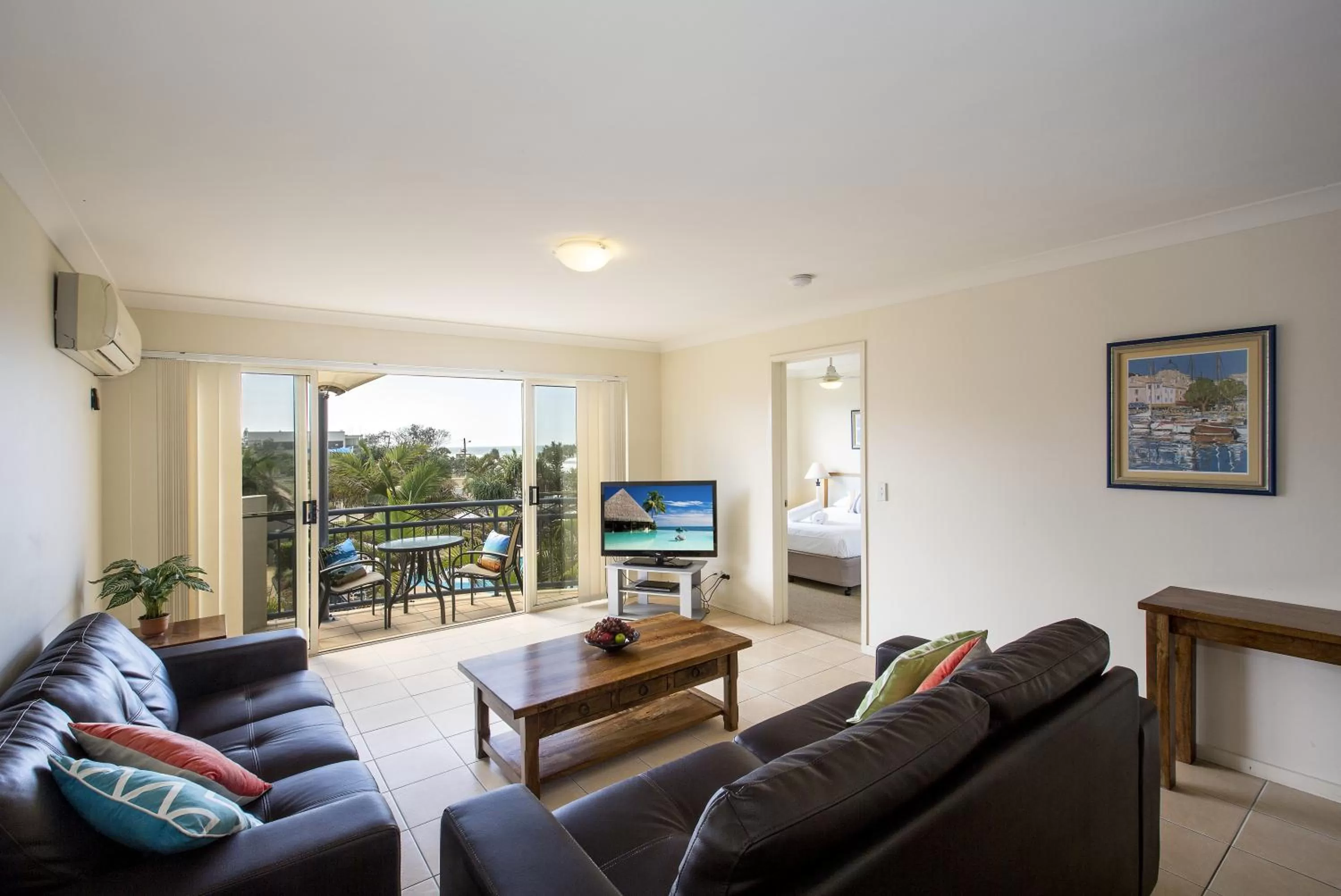 Living room in Golden Riviera Absolute Beachfront Resort