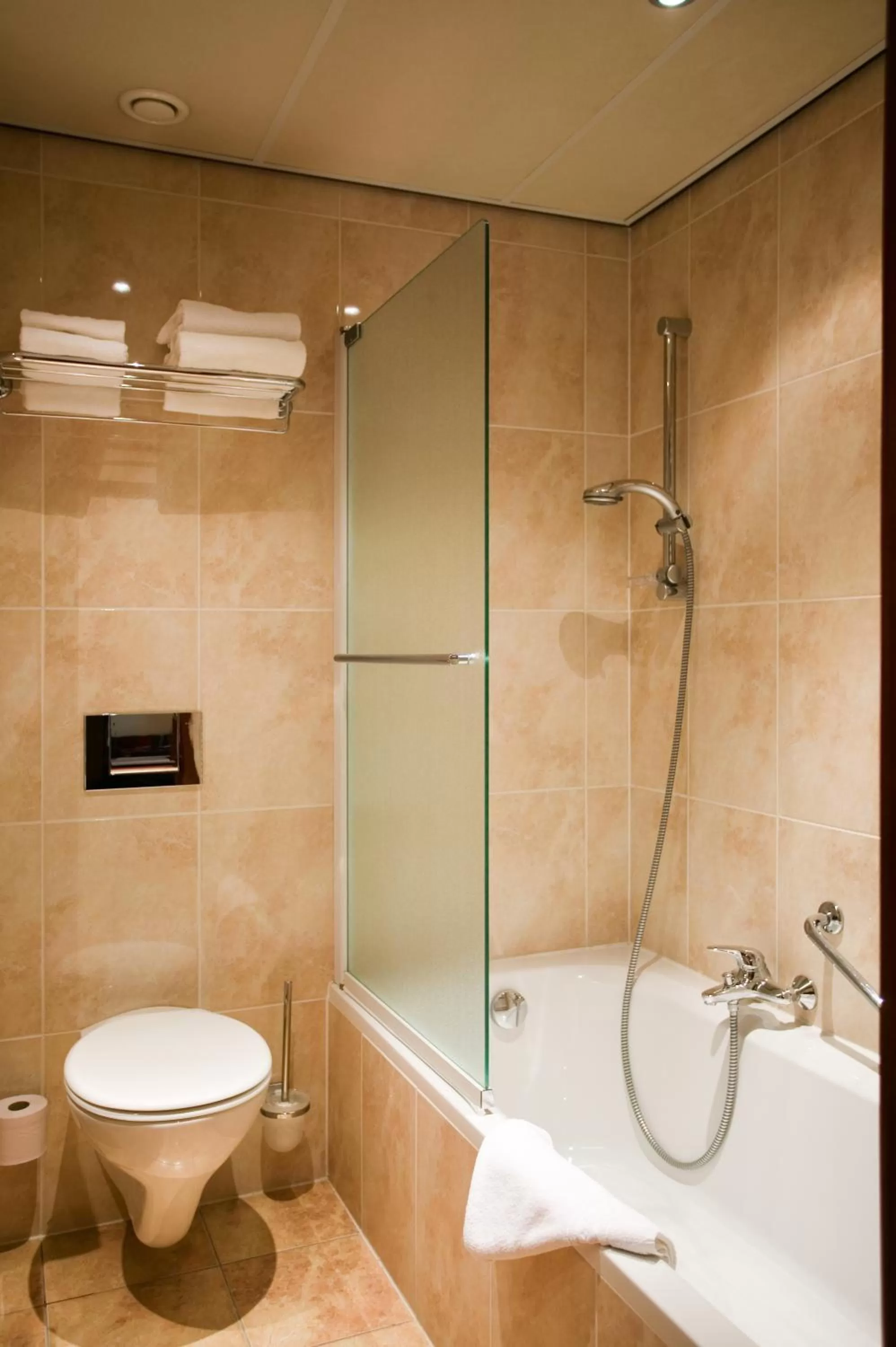 Bathroom in Golden Tulip Hotel de’ Medici