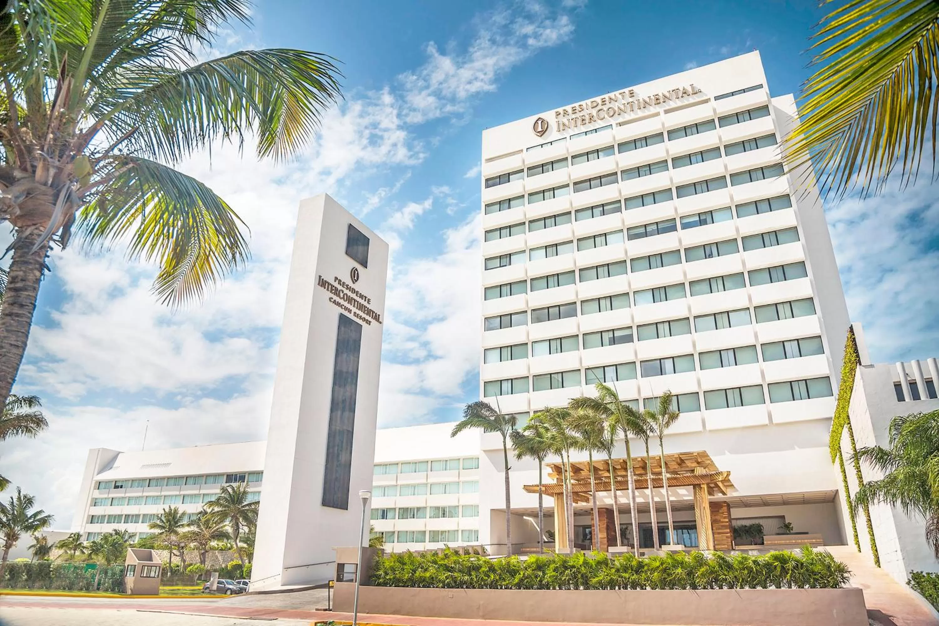 Property building in Presidente InterContinental Cancun Resort