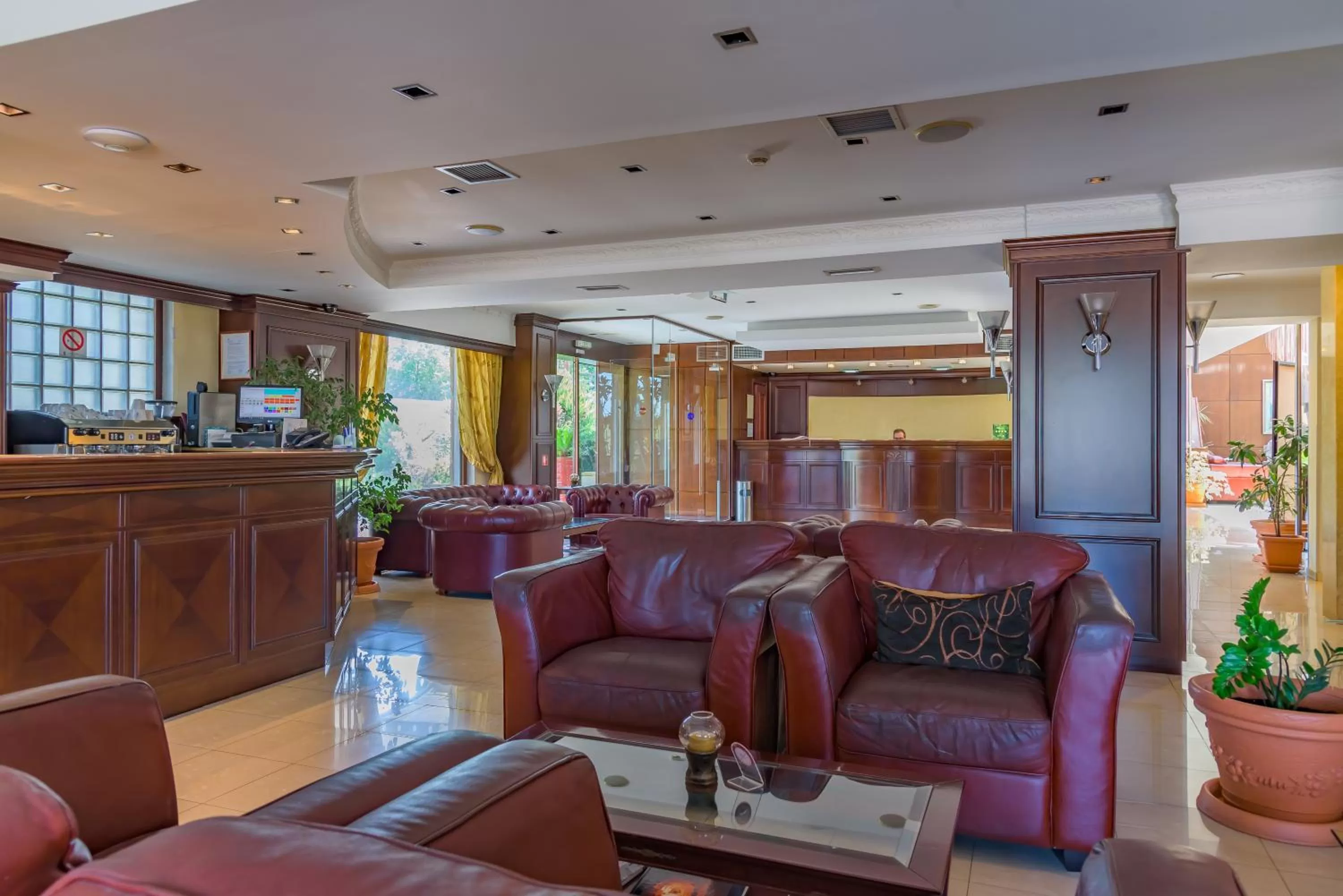 Lounge or bar in Avalon Airport Hotel Thessaloniki