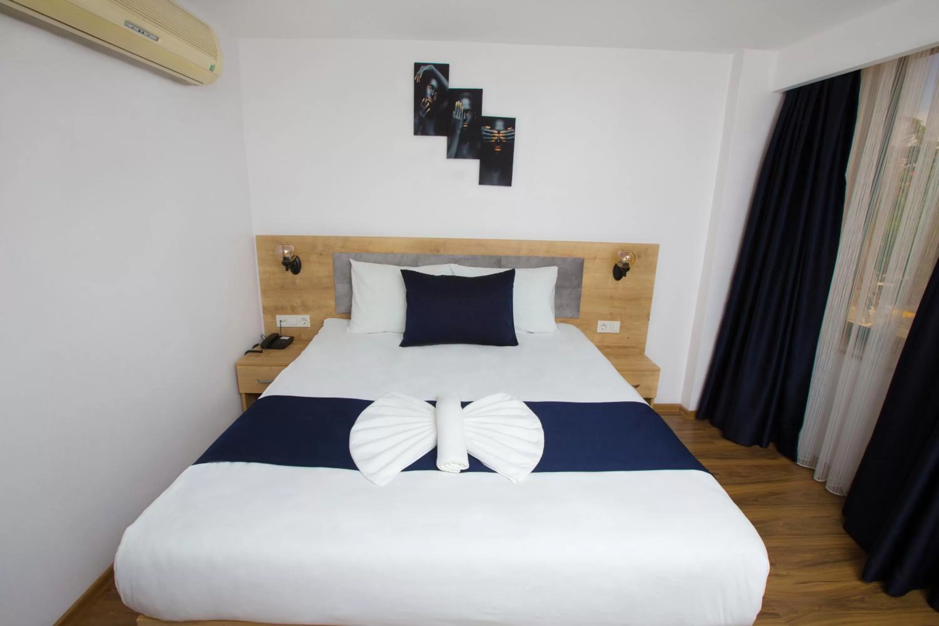 Bed in Golden Street Hotel