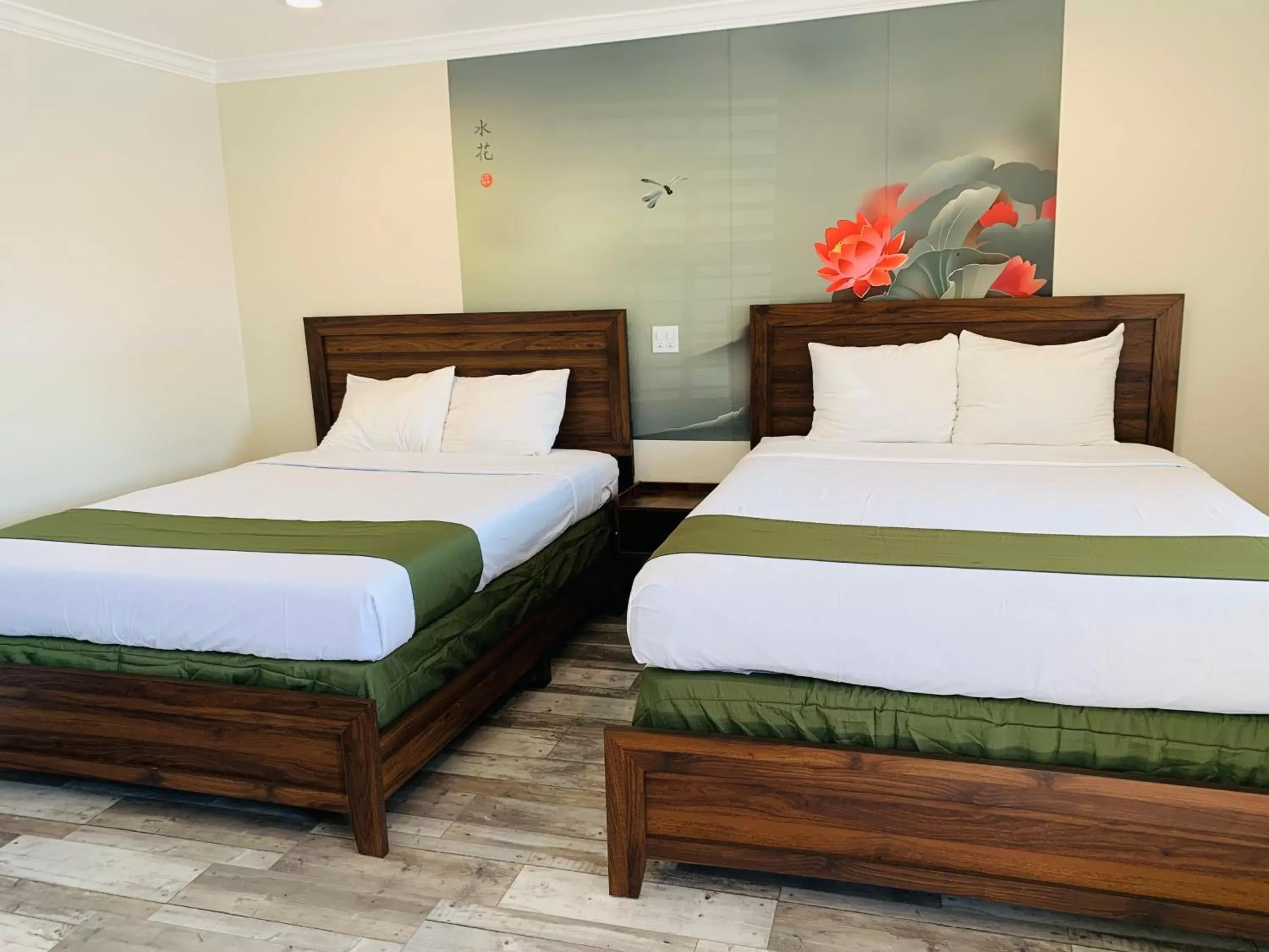 Queen Room with Two Queen Beds - Non-Smoking in Escondido Inn Queen Room with Two Queen Beds - Non-Smoking in Escondido Inn