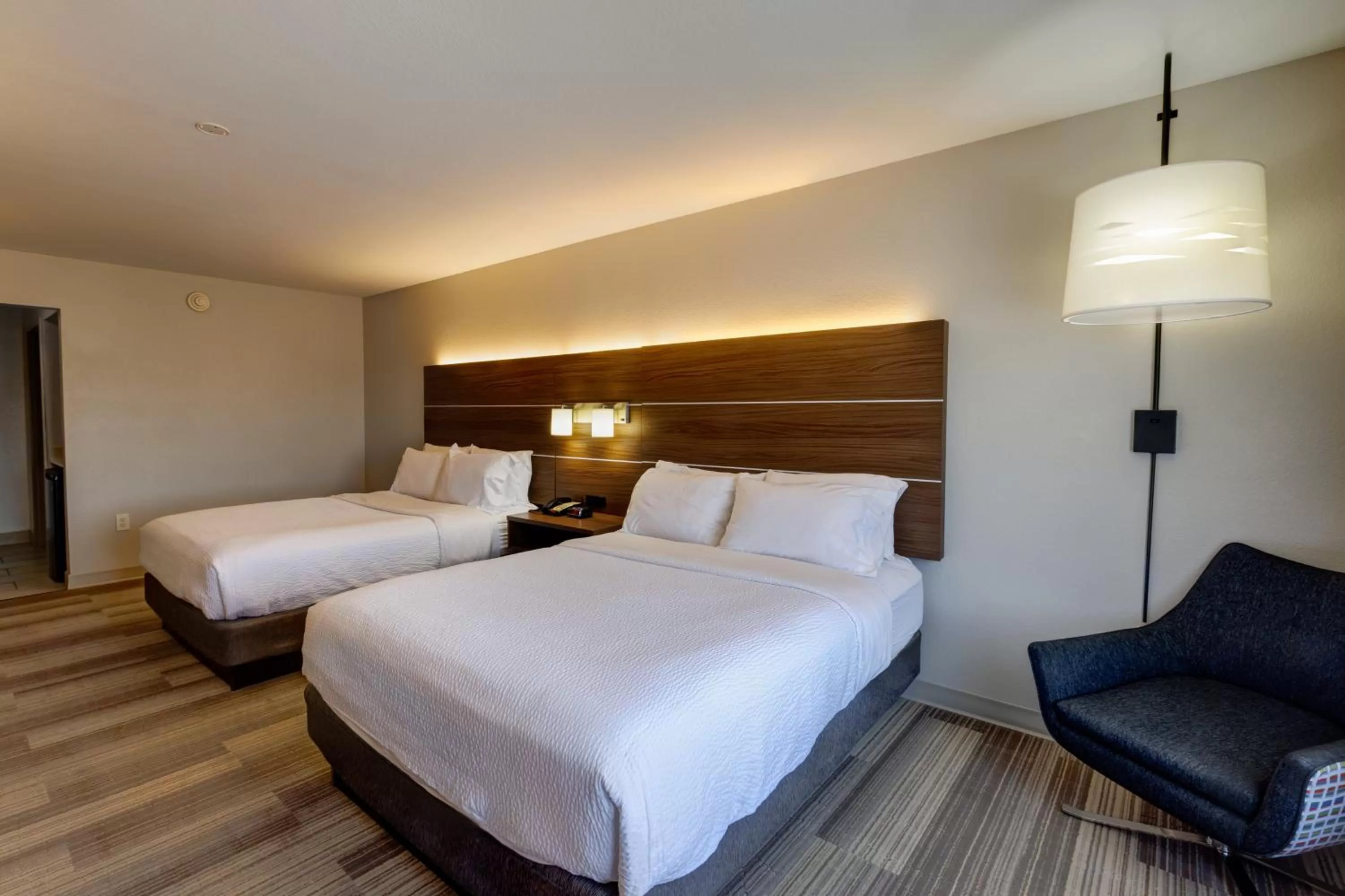 Photo of the whole room, Bed in Holiday Inn Express & Suites Shelbyville Indianapolis by IHG