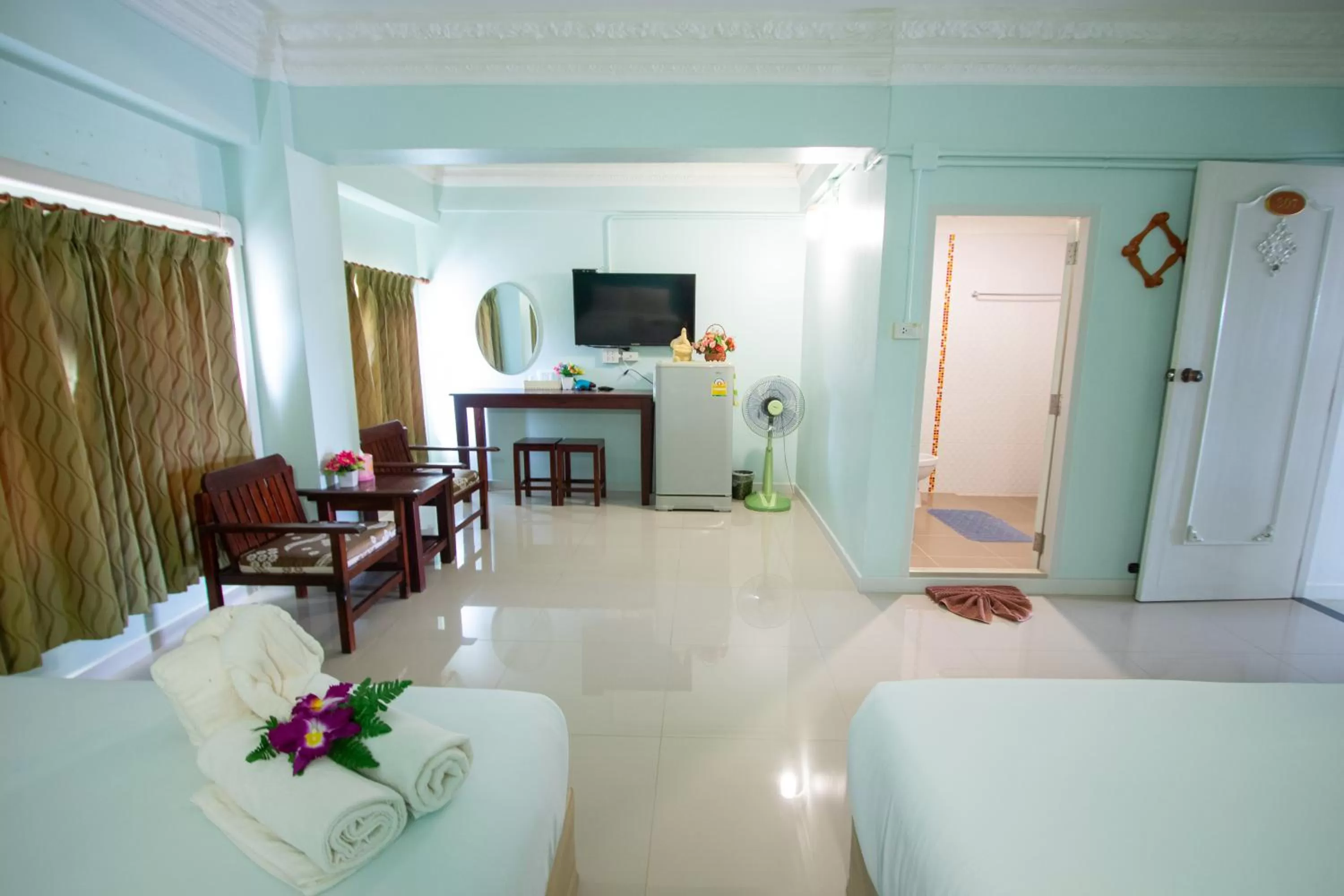 Photo of the whole room, Seating Area in Anchalee Resort