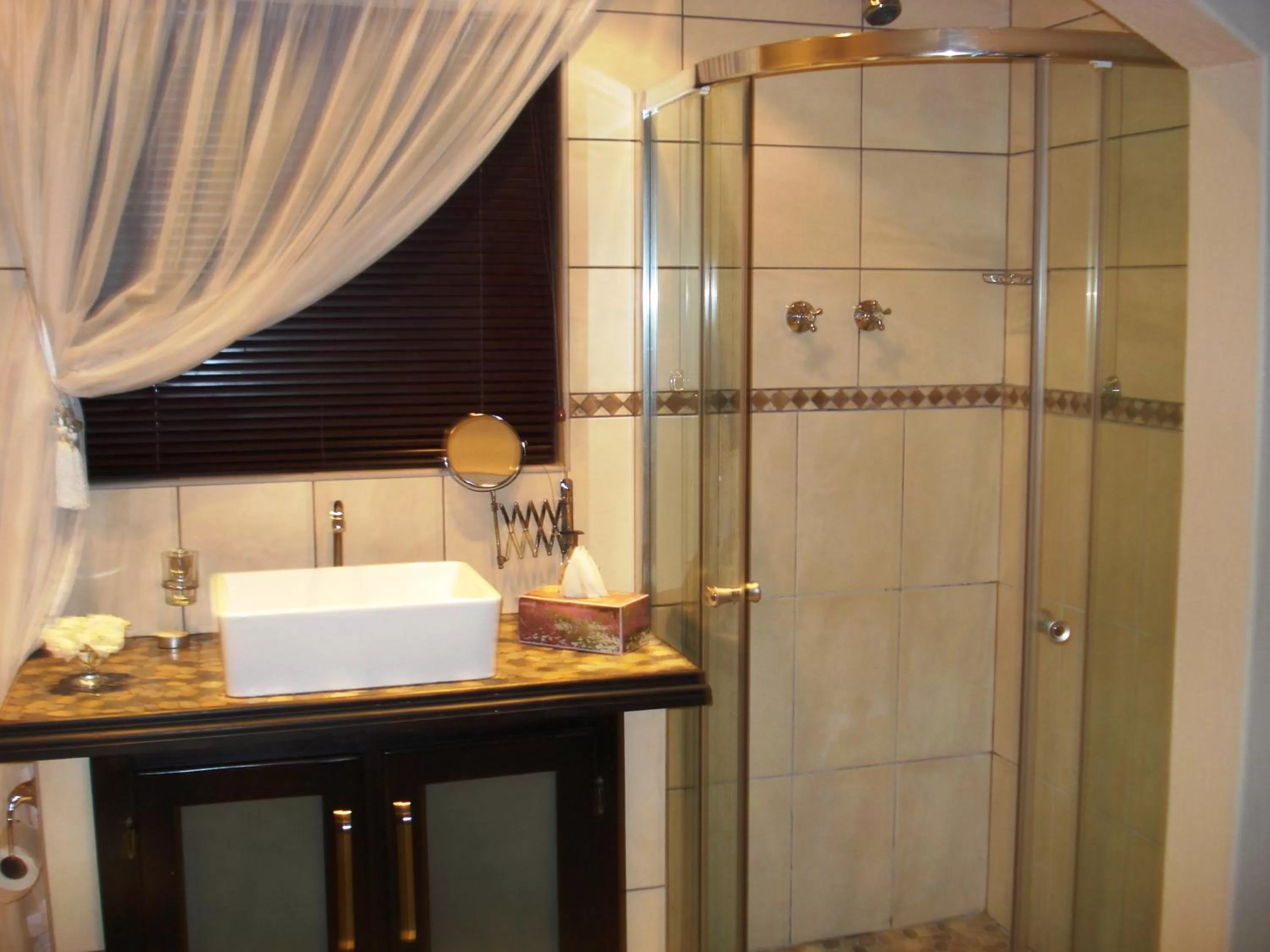 Bathroom in Bri-Shel Manor B&B