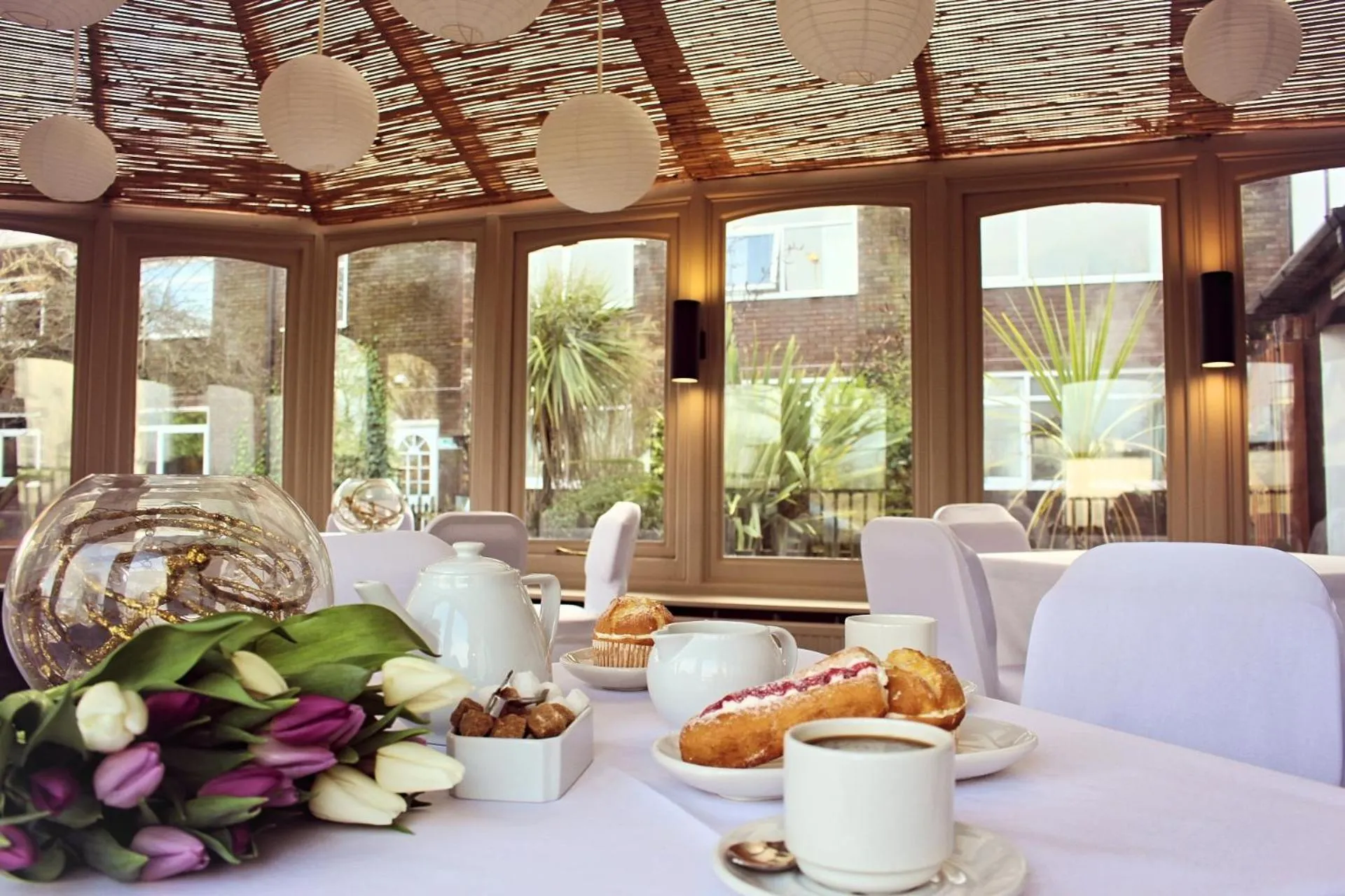 Restaurant/places to eat in Birch Hotel