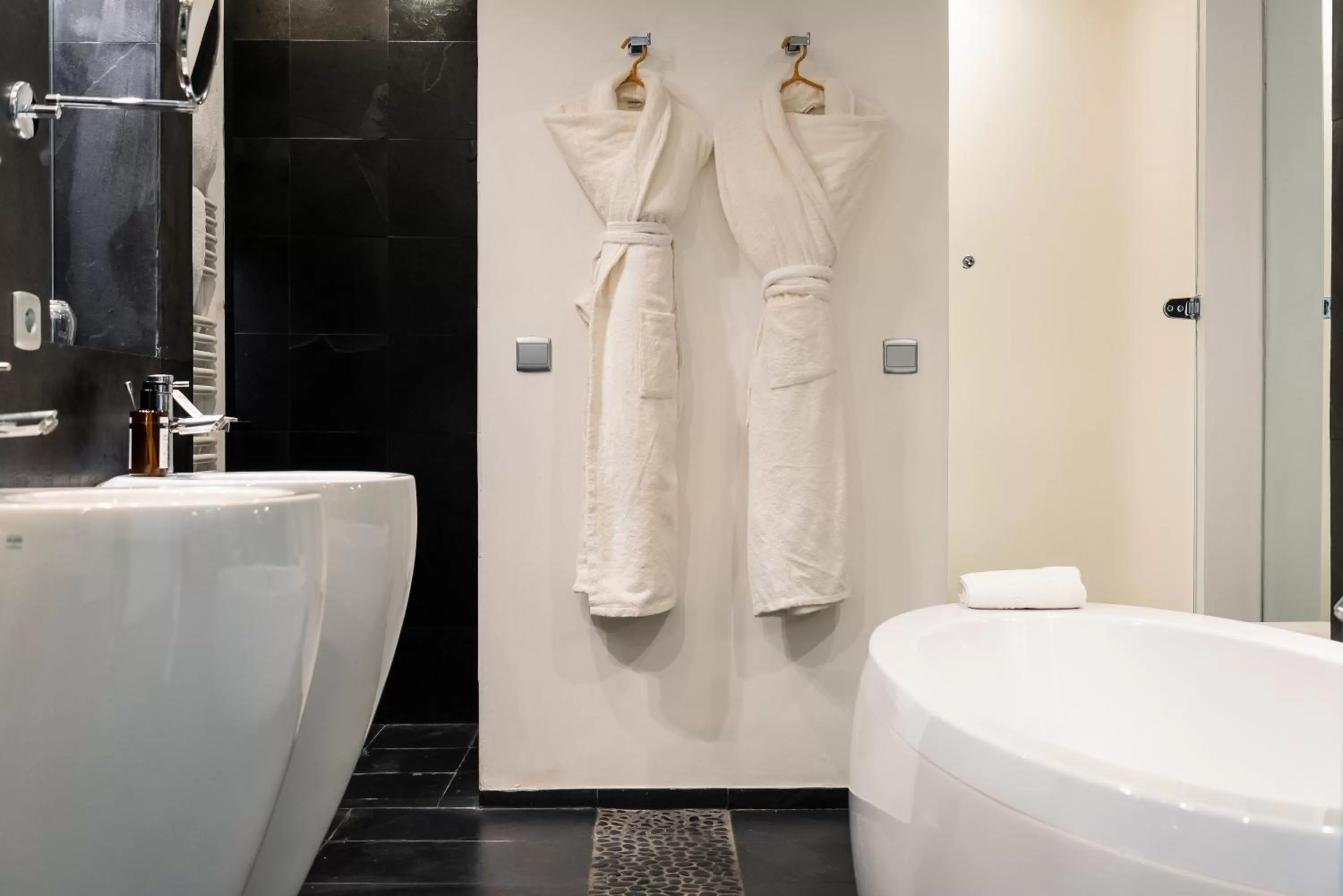 Bathroom in 1K Paris