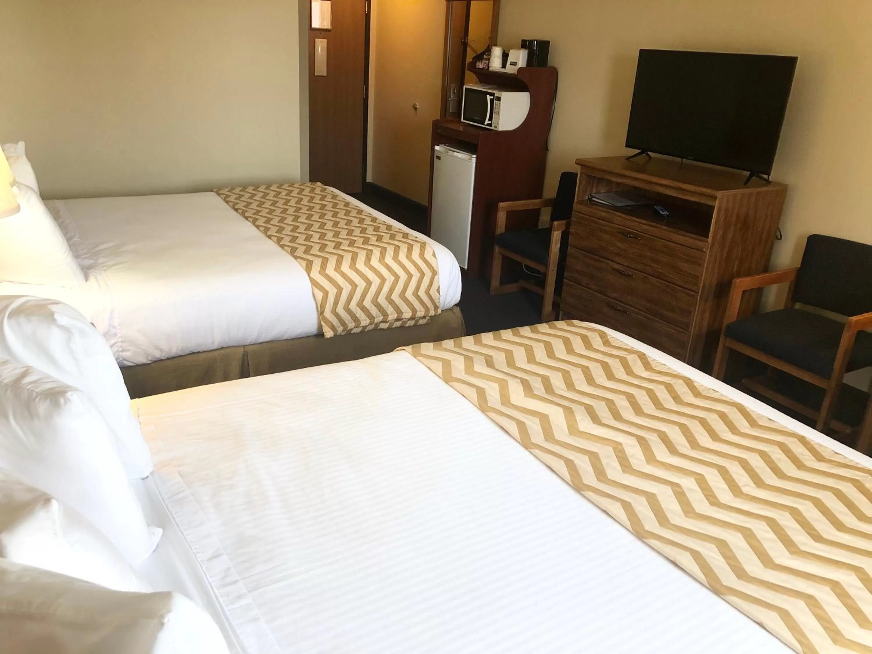 Photo of the whole room, Bed in Travelodge by Wyndham Grand Island