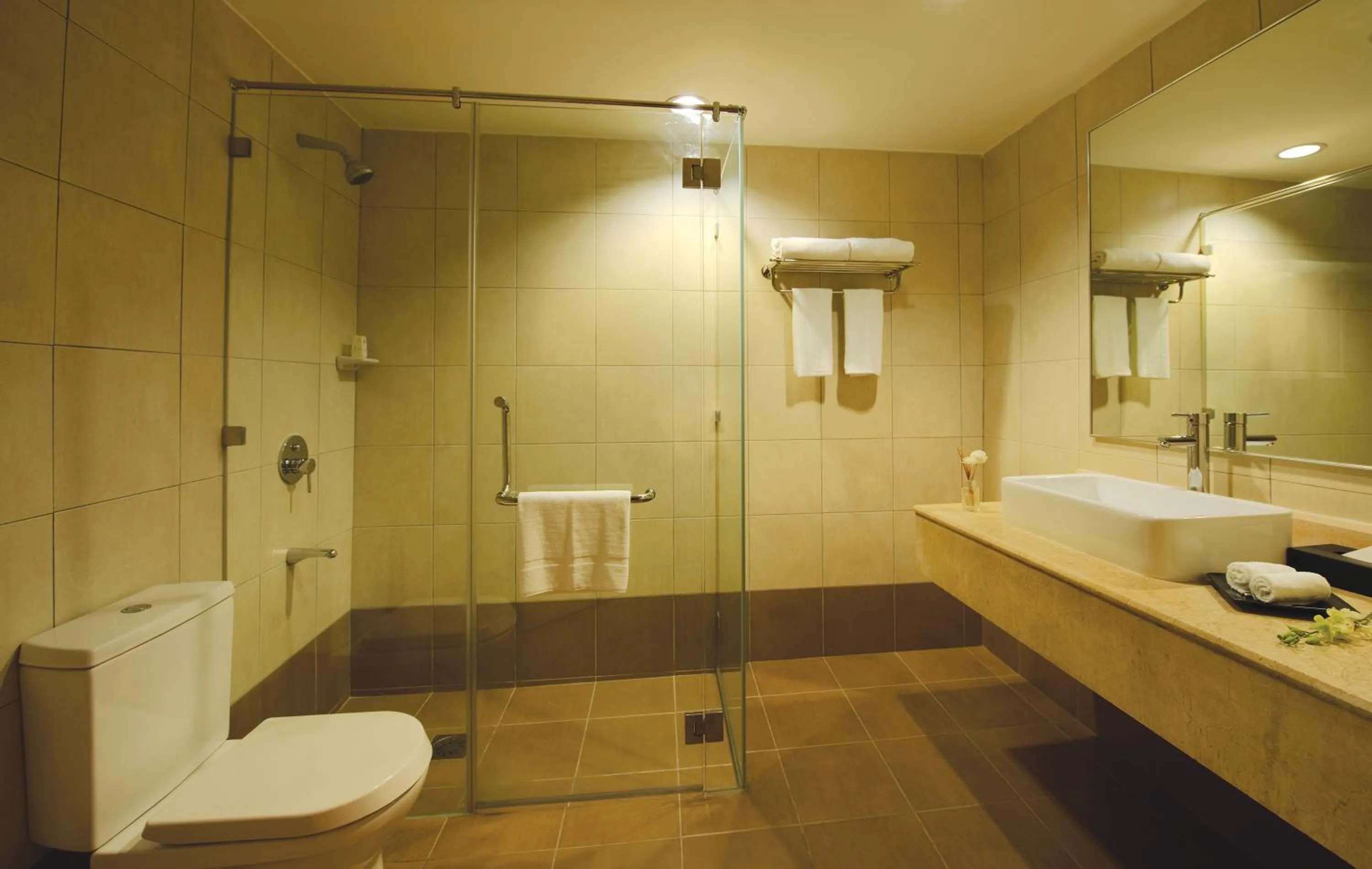 Shower in The Qamar Paka, Terengganu