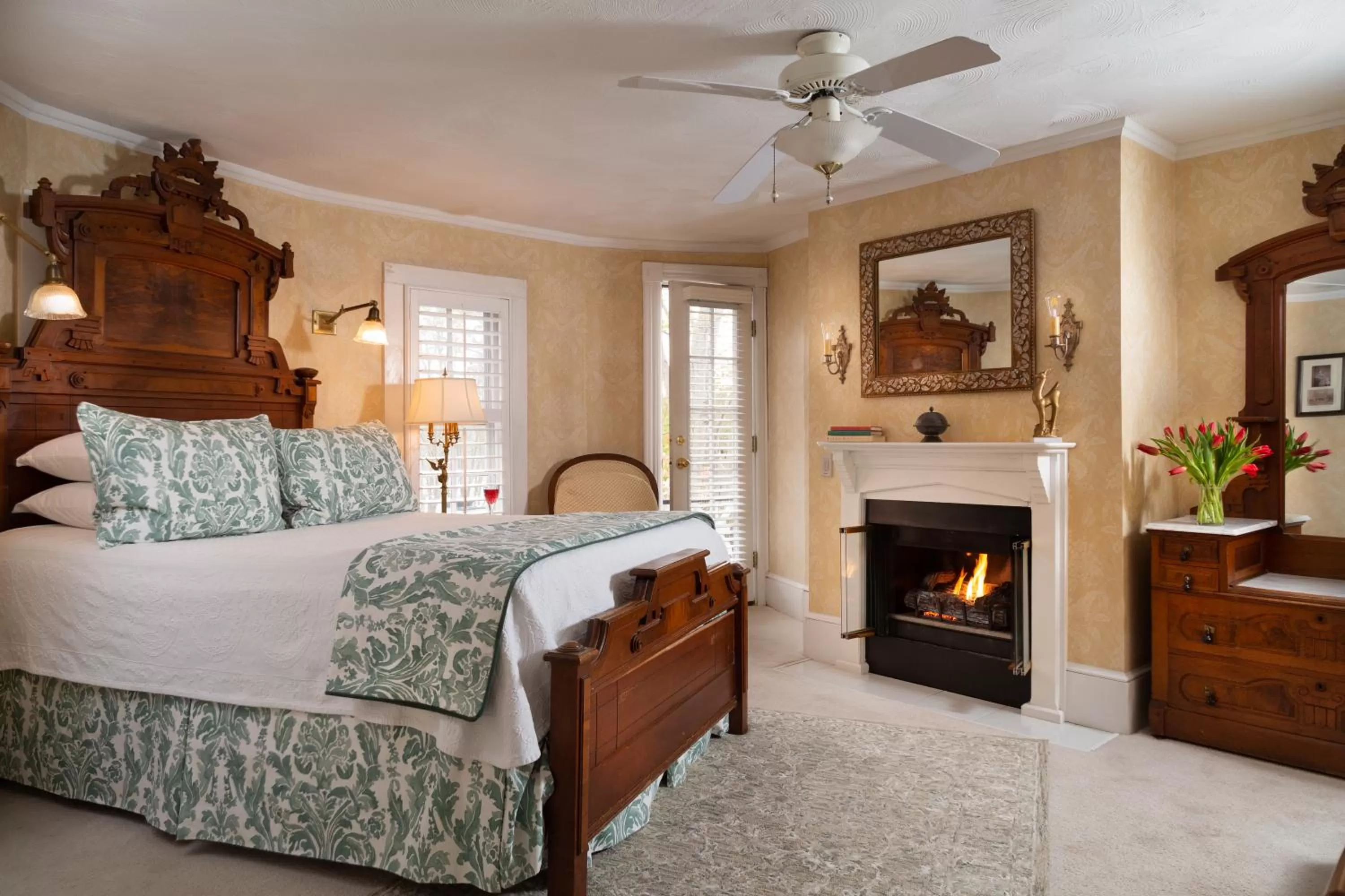 Bedroom, Bed in White Doe Inn Bed & Breakfast