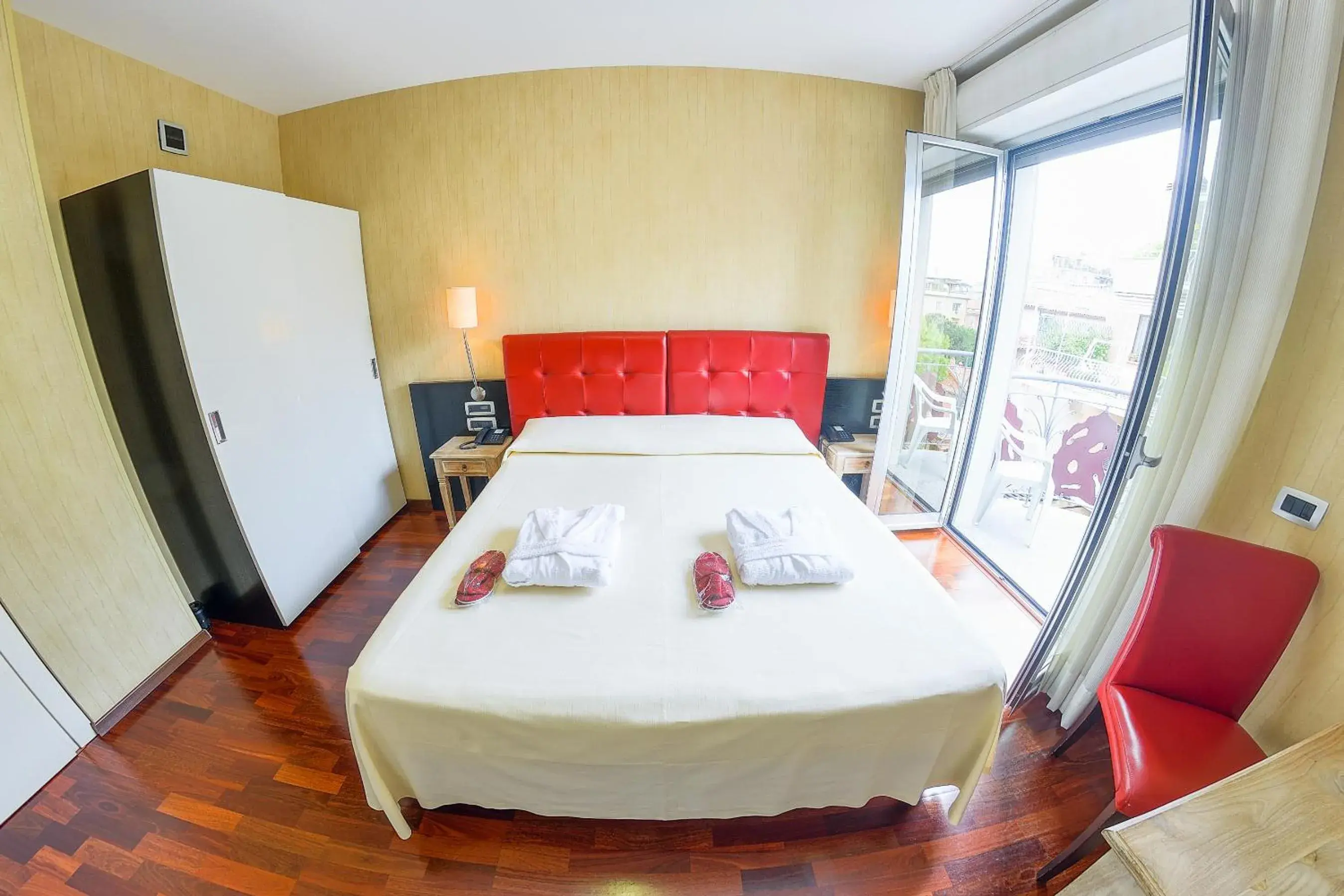 Double Room with Balcony - single occupancy in Victoria Hotel Double Room with Balcony - single occupancy in Victoria Hotel