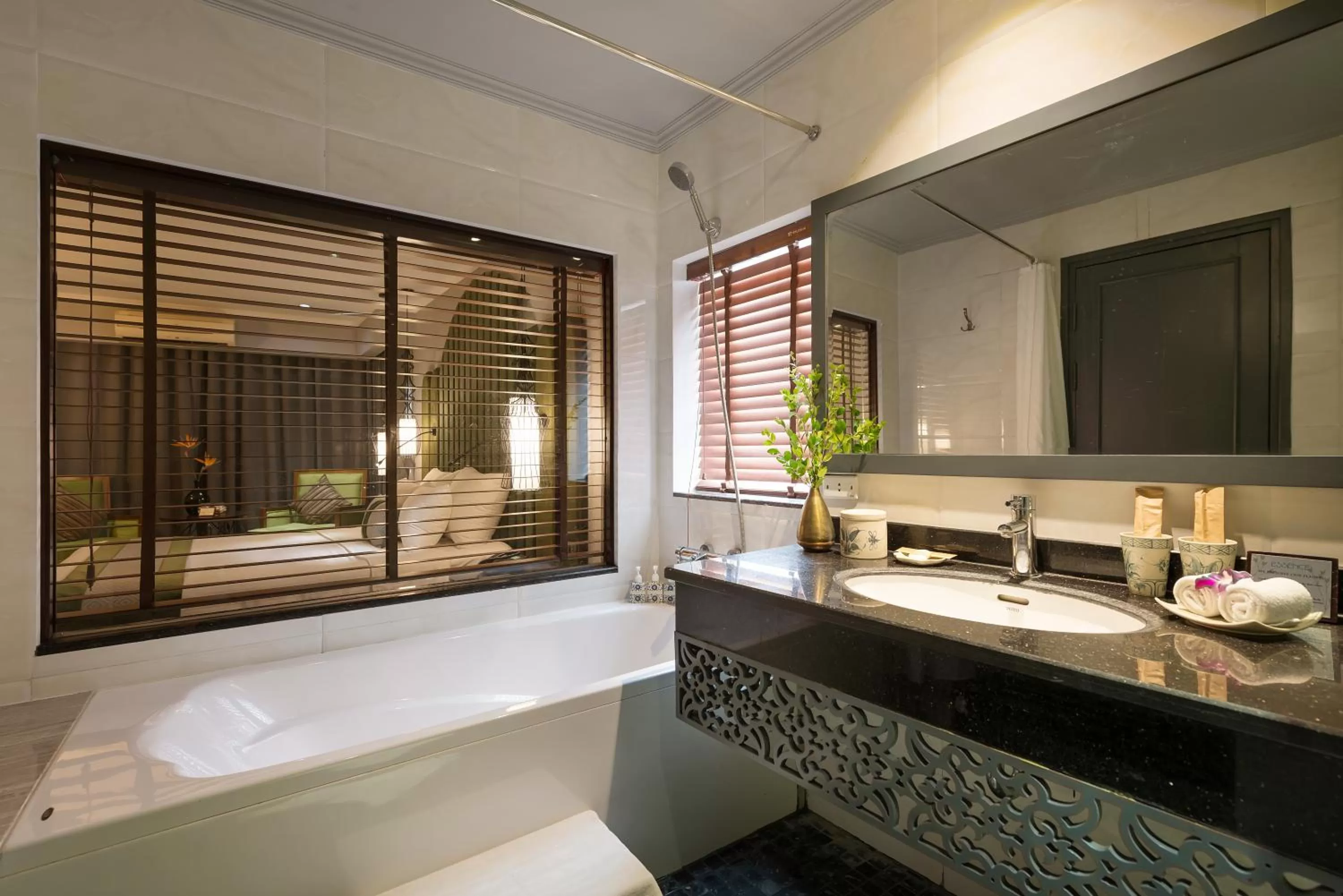 Bathroom in Hanoi Center Silk Hotel & Travel