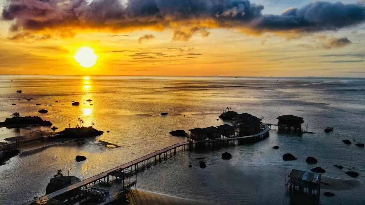 Sunset in Rocks Beach Boutique