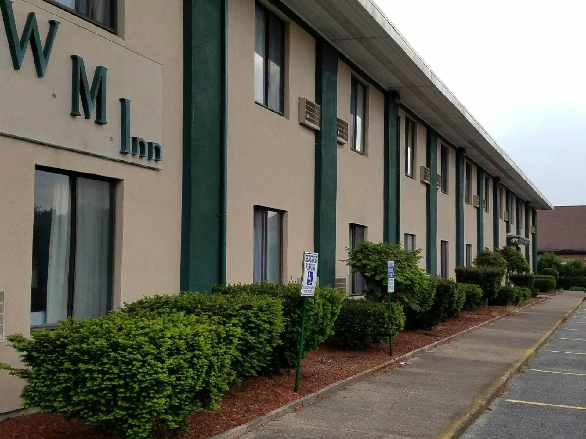 Property building in Woonsocket Motor Inn