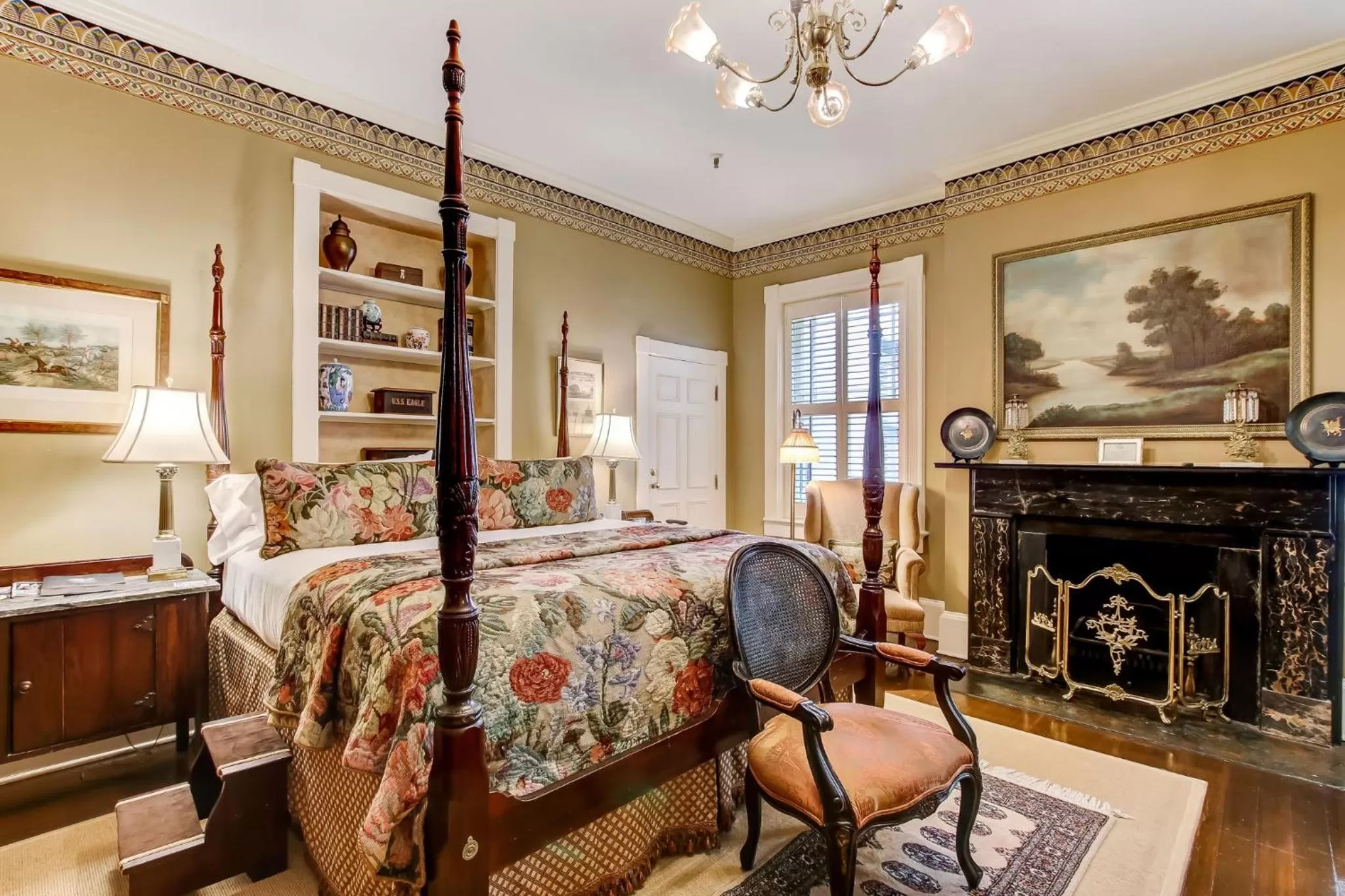 Bedroom in Ballastone Inn