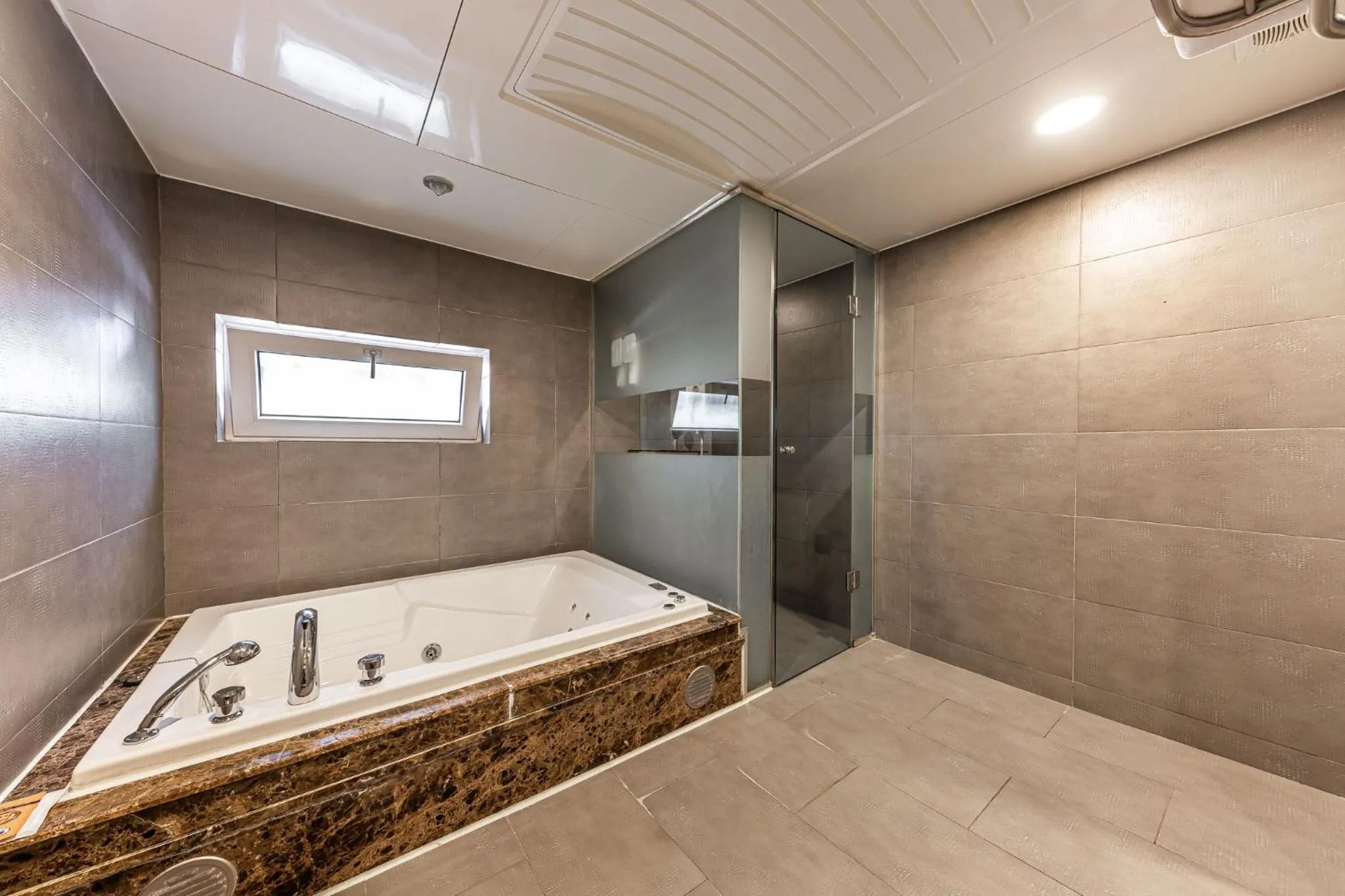 Friendly DH Naissance Hotel by Mindrum Group