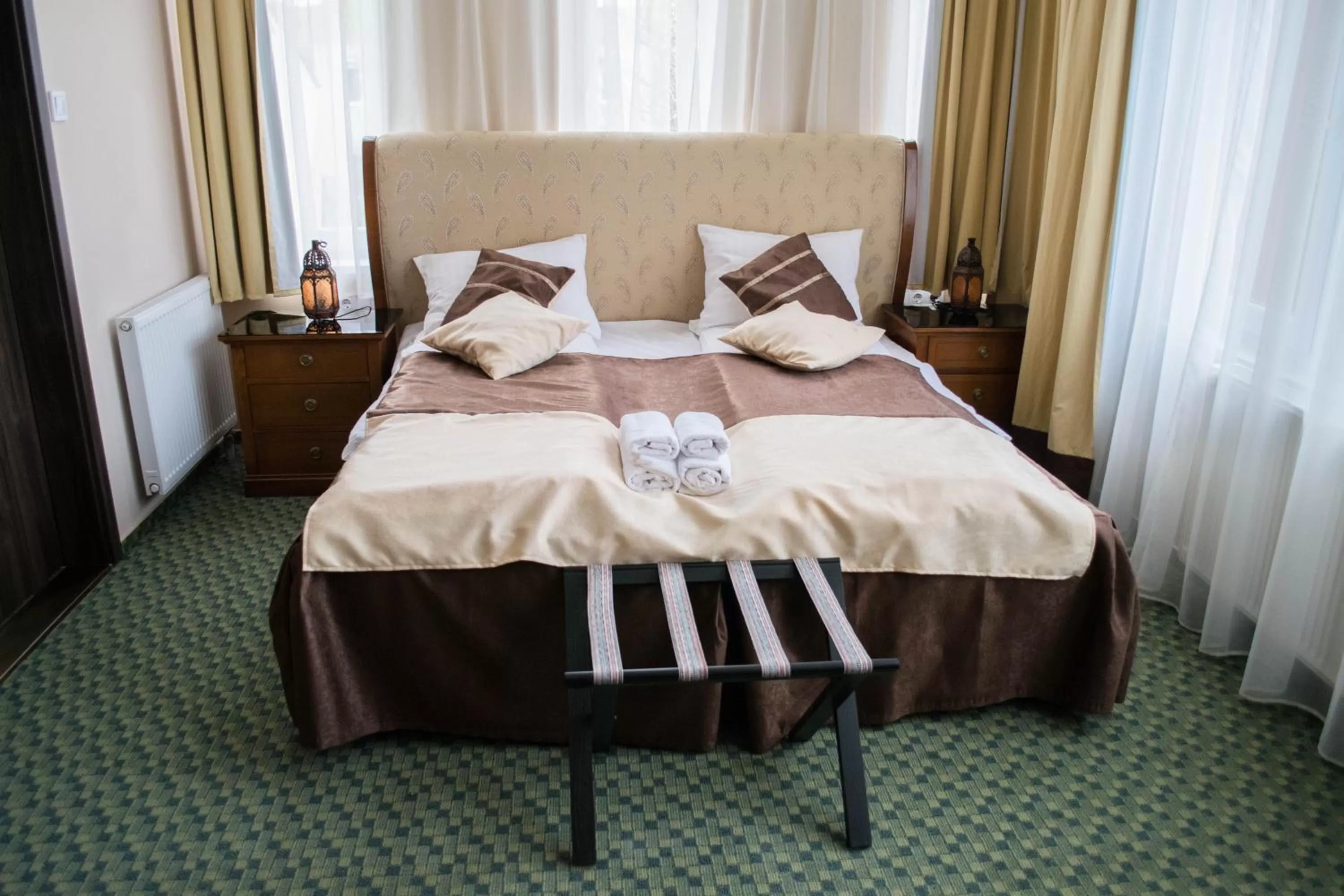 Bedroom, Bed in Petra Hotel