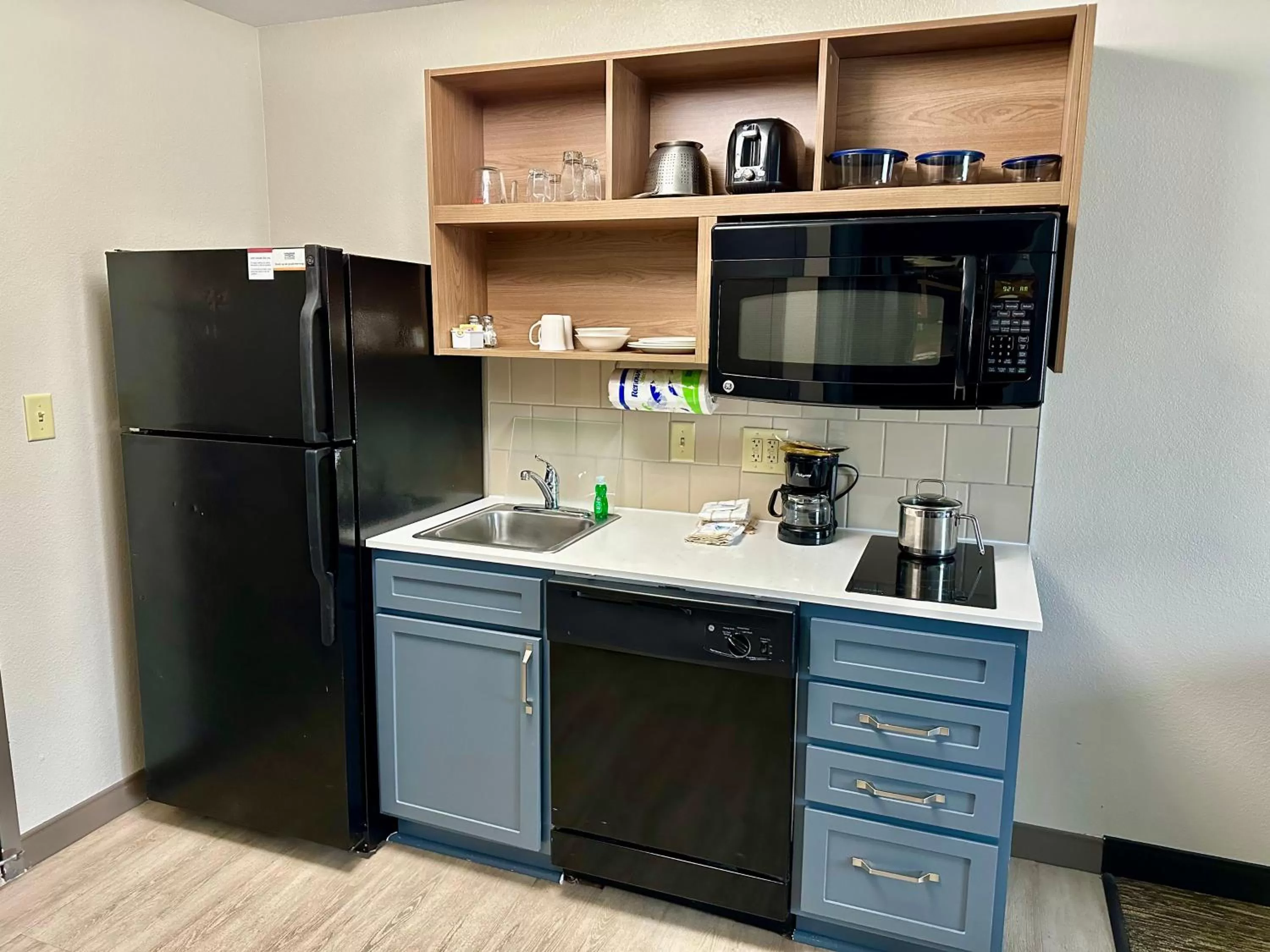 Coffee/tea facilities in Candlewood Suites Savannah Airport by IHG