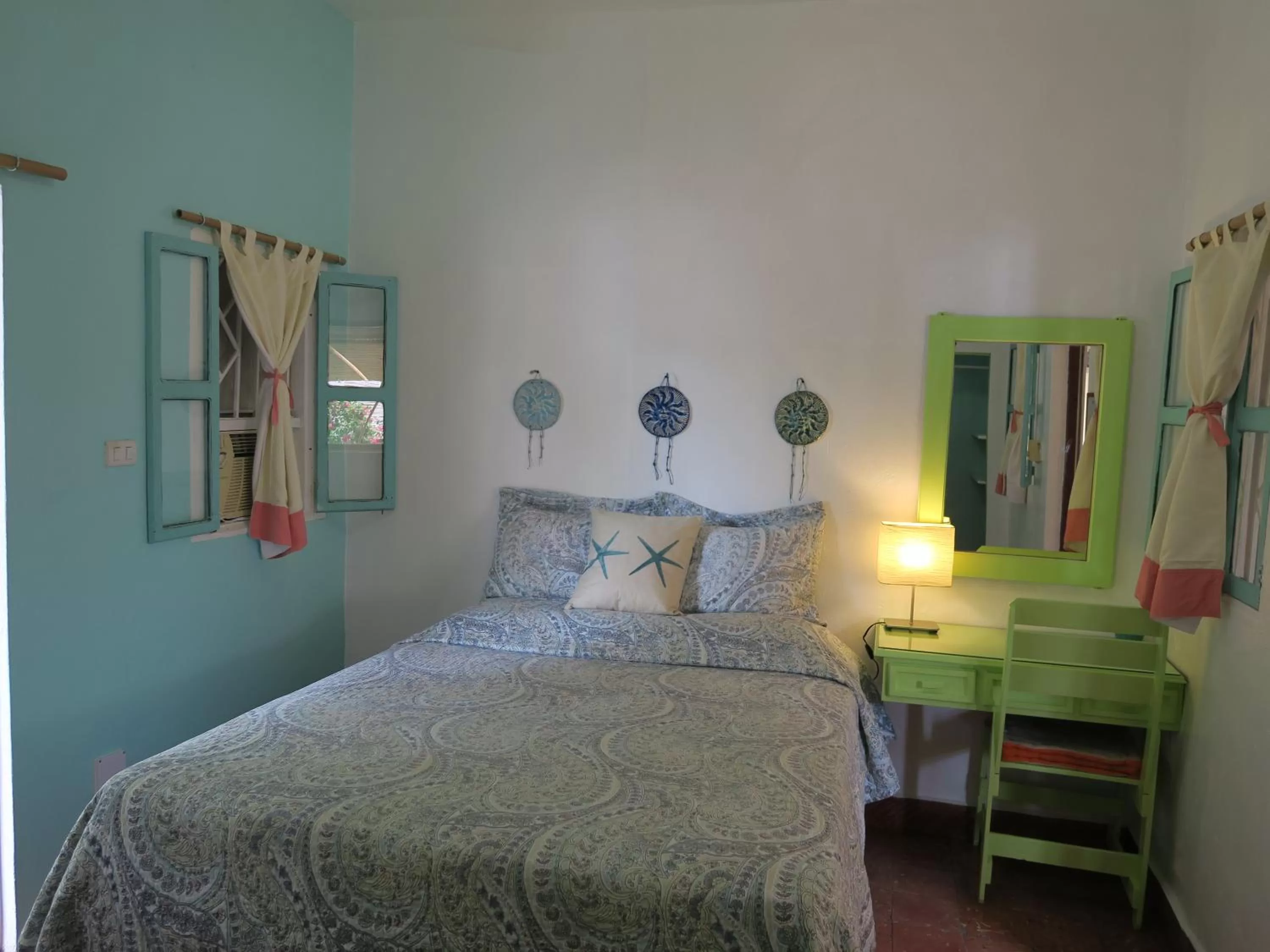 Decorative detail, Bed in Hotel Club Rolling Stone