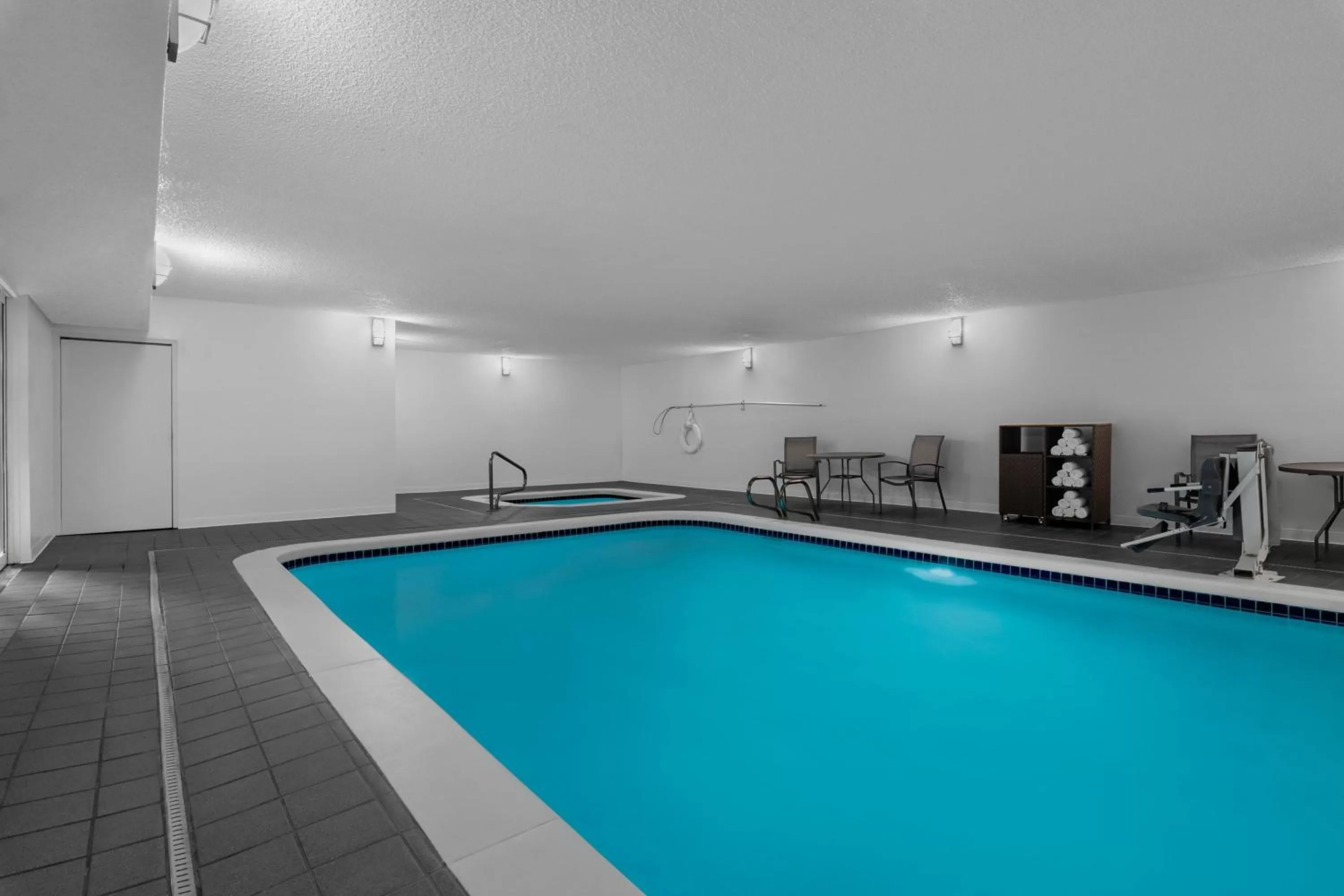 Swimming pool in Fairfield Inn Kennewick