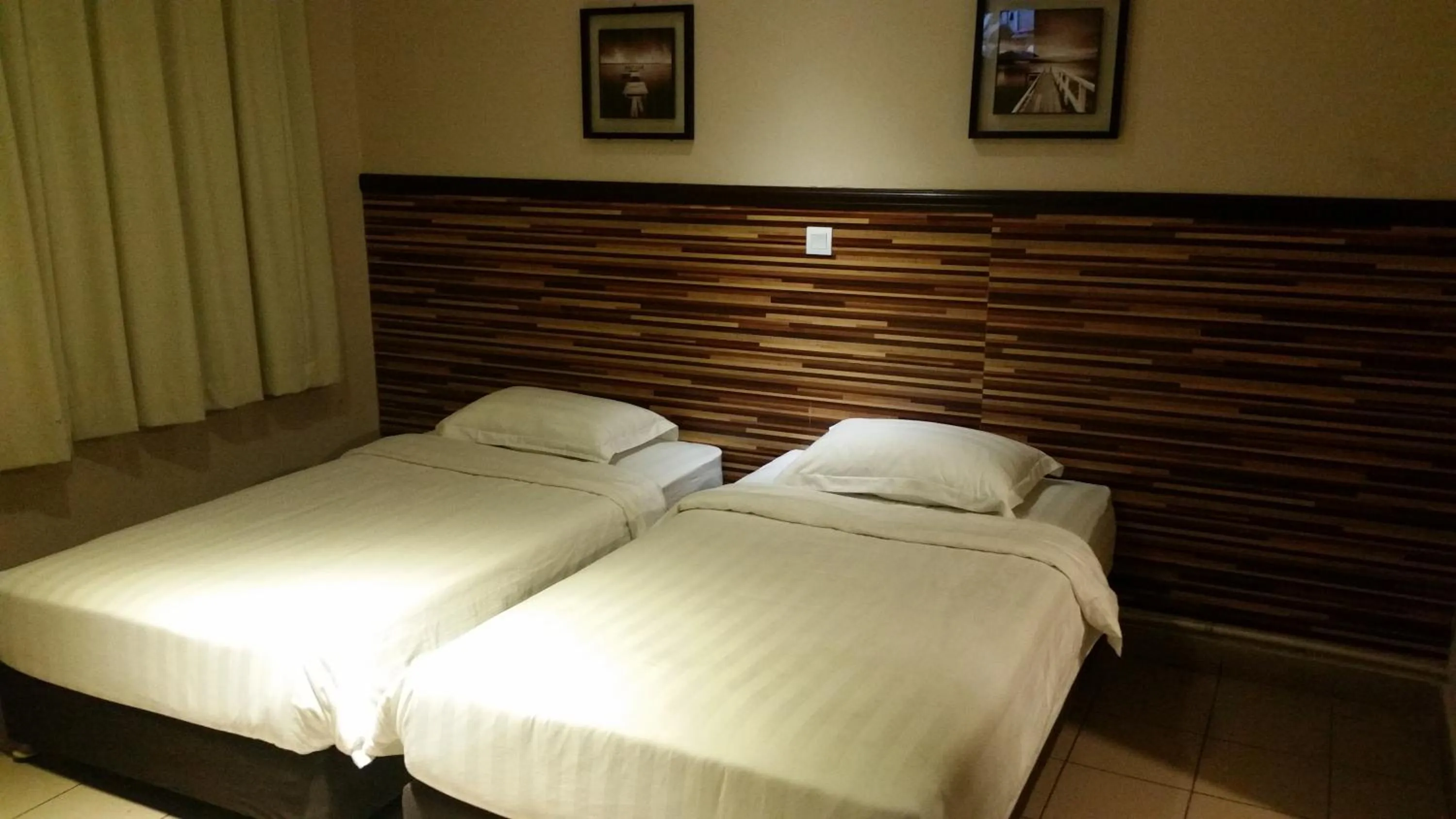 Bed in Hotel Iskandar