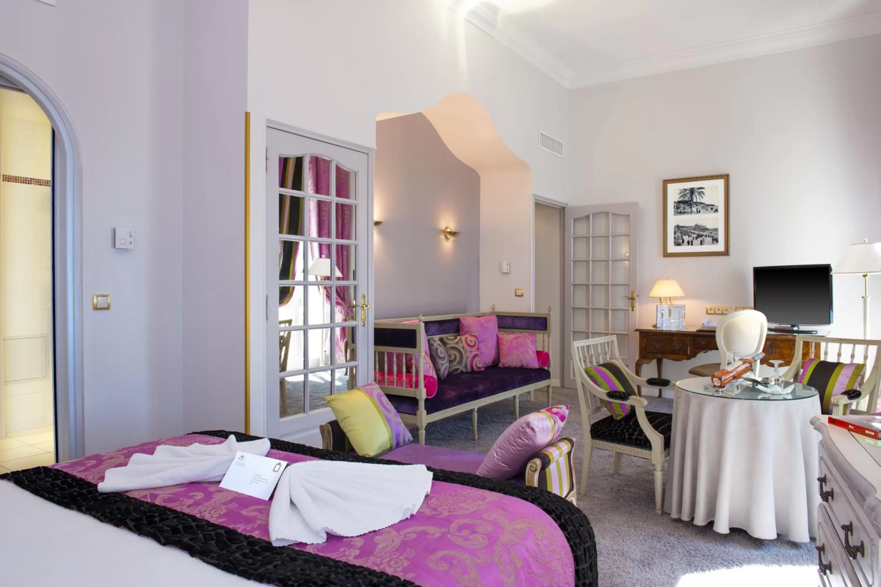 Photo of the whole room, Bed in Hôtel West End Promenade