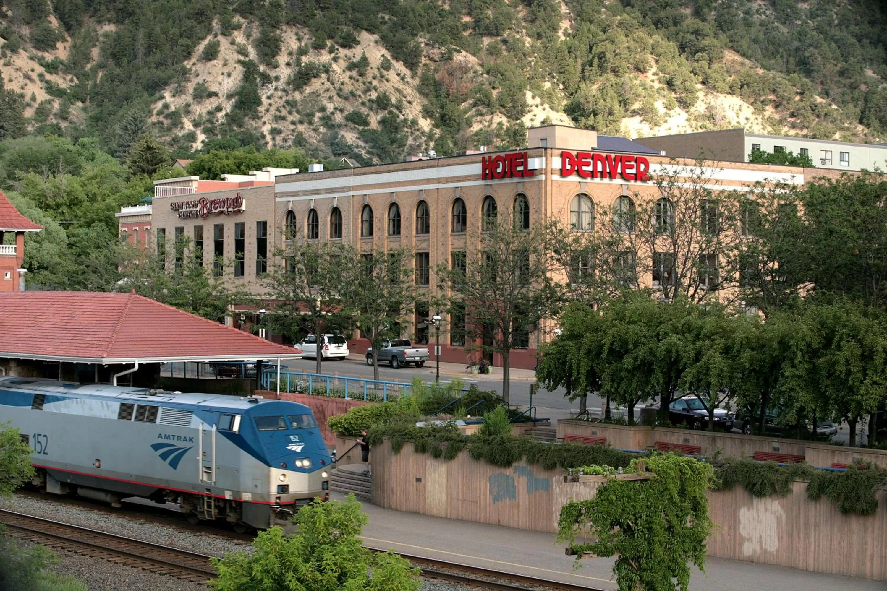 Facade/entrance, Property Building in Hotel Denver