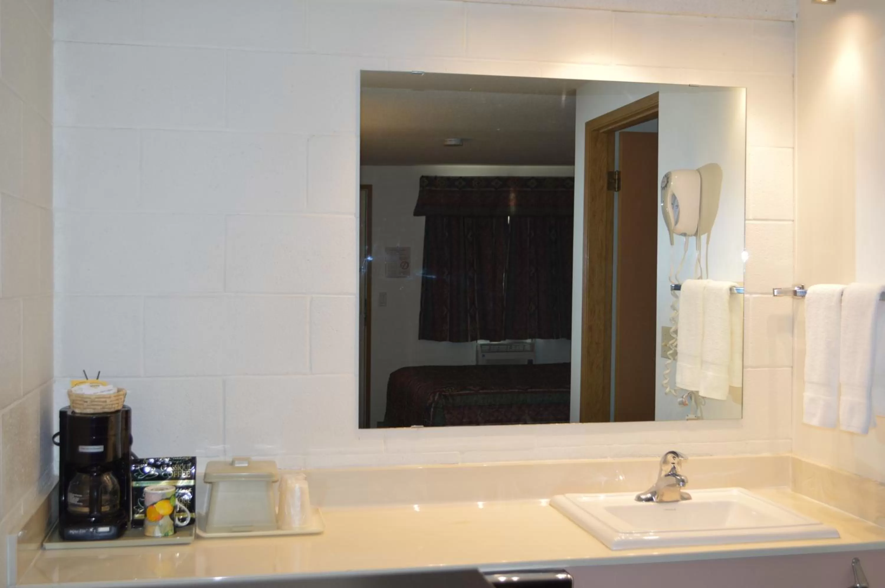Photo of the whole room, Bathroom in Western Traveller Motel