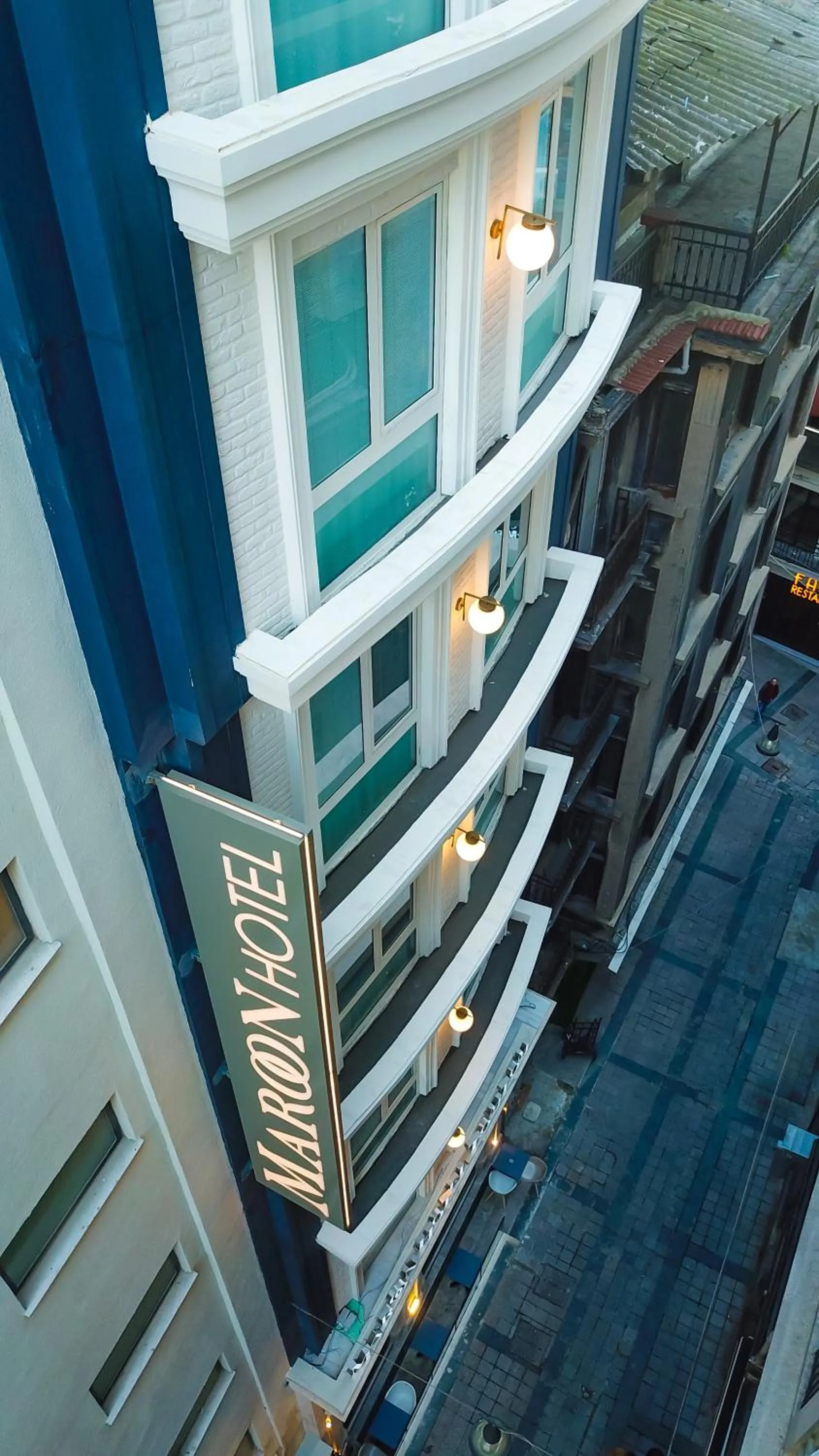 Property building in Maroon Tomtom