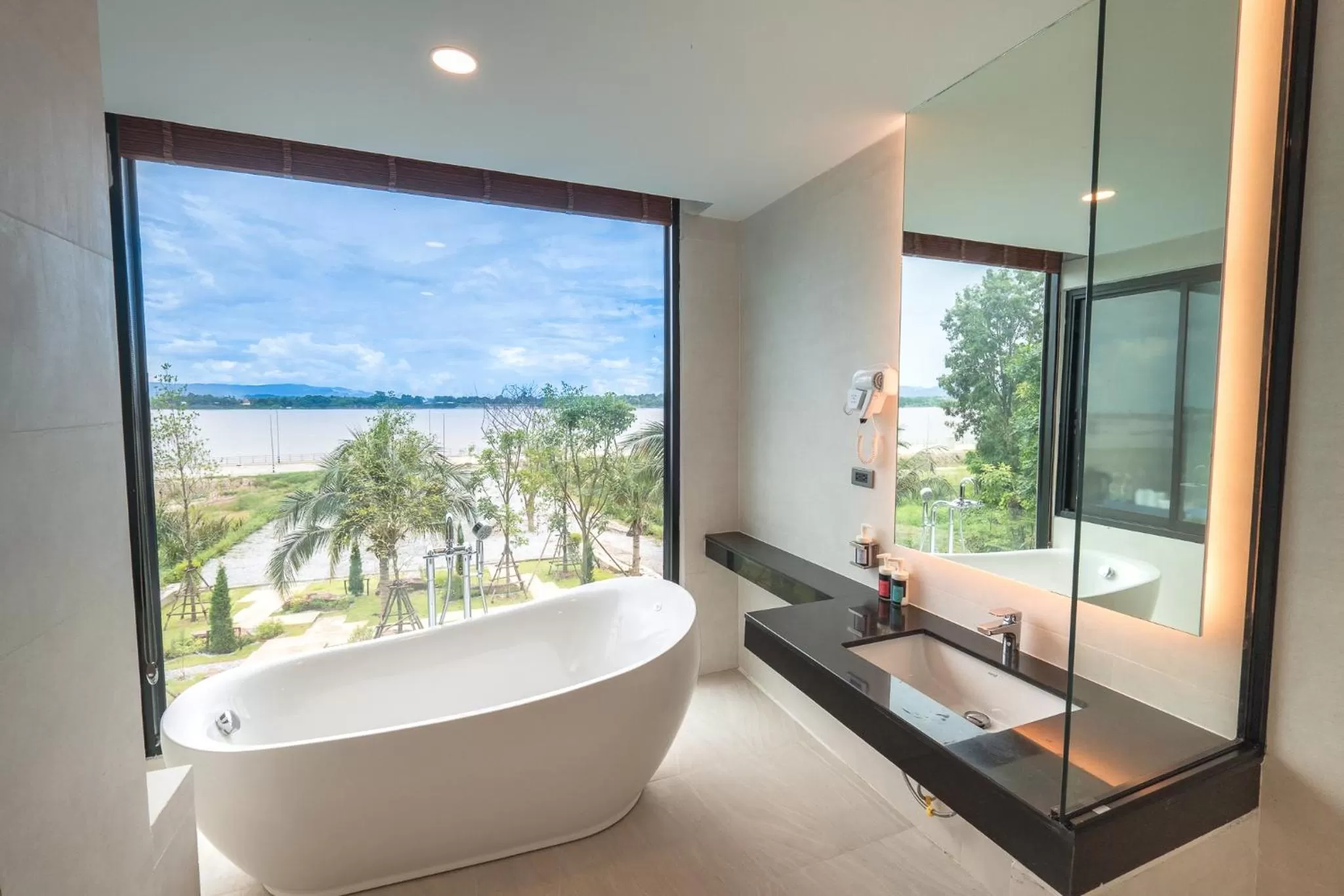 Bathroom in Siri regent Hotel