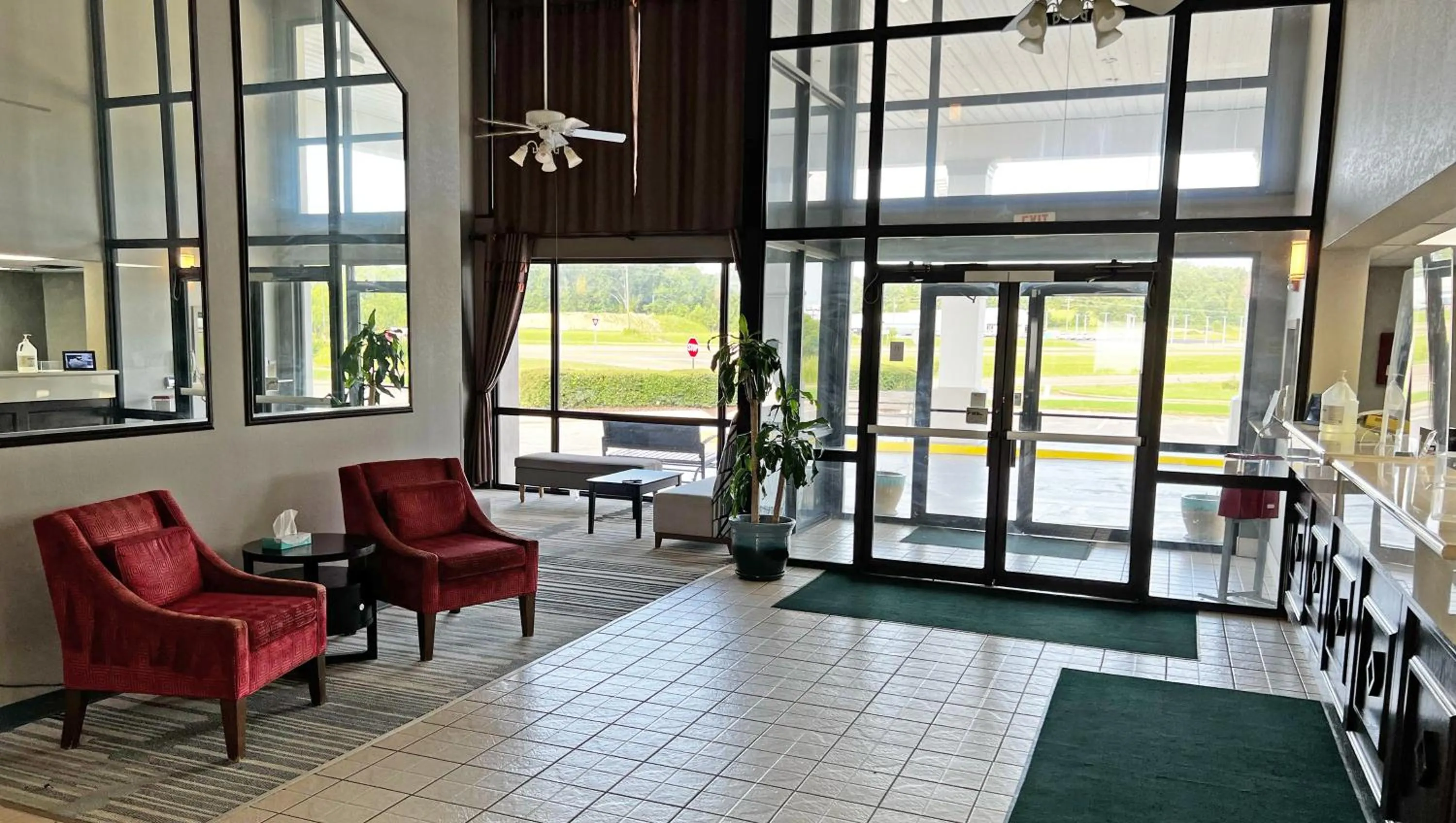 Lobby or reception in Super Inn & Suites Philadelphia