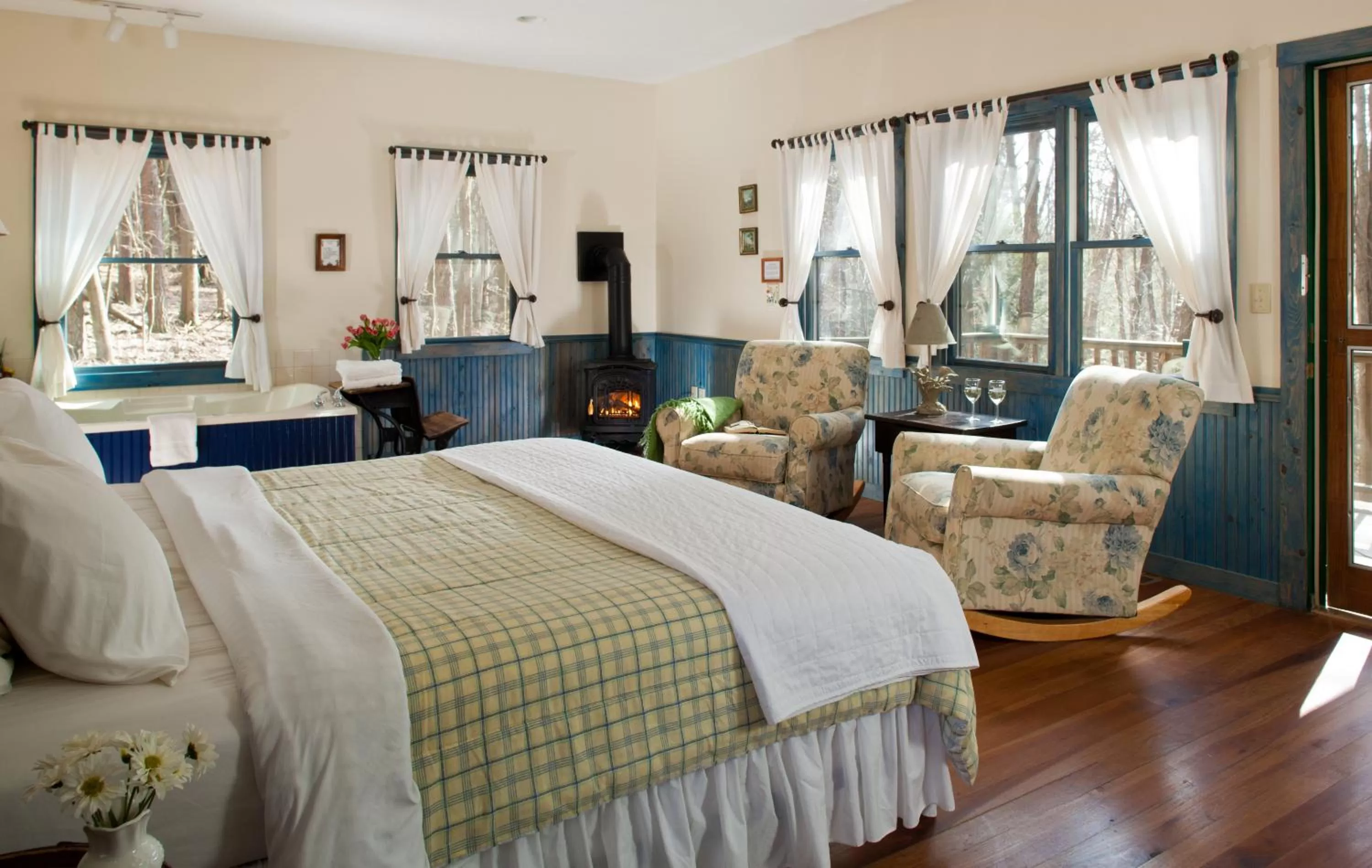 Bed in Inn & Spa at Cedar Falls