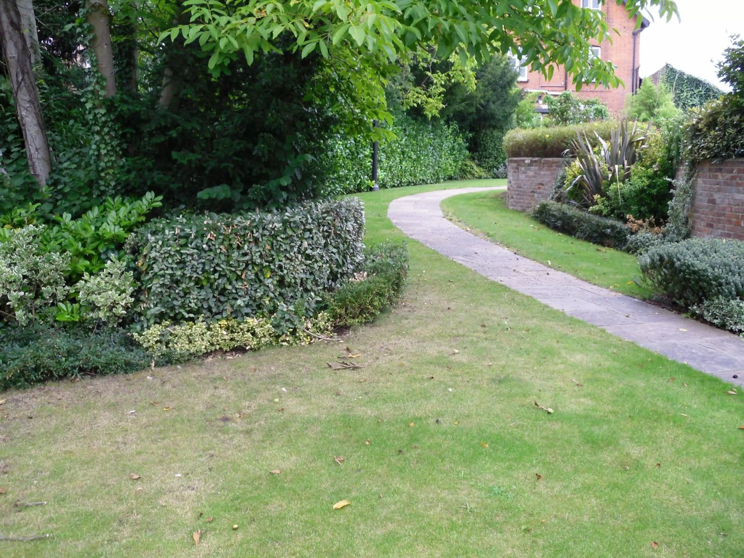 Facade/entrance in Mandolay Hotel Guildford