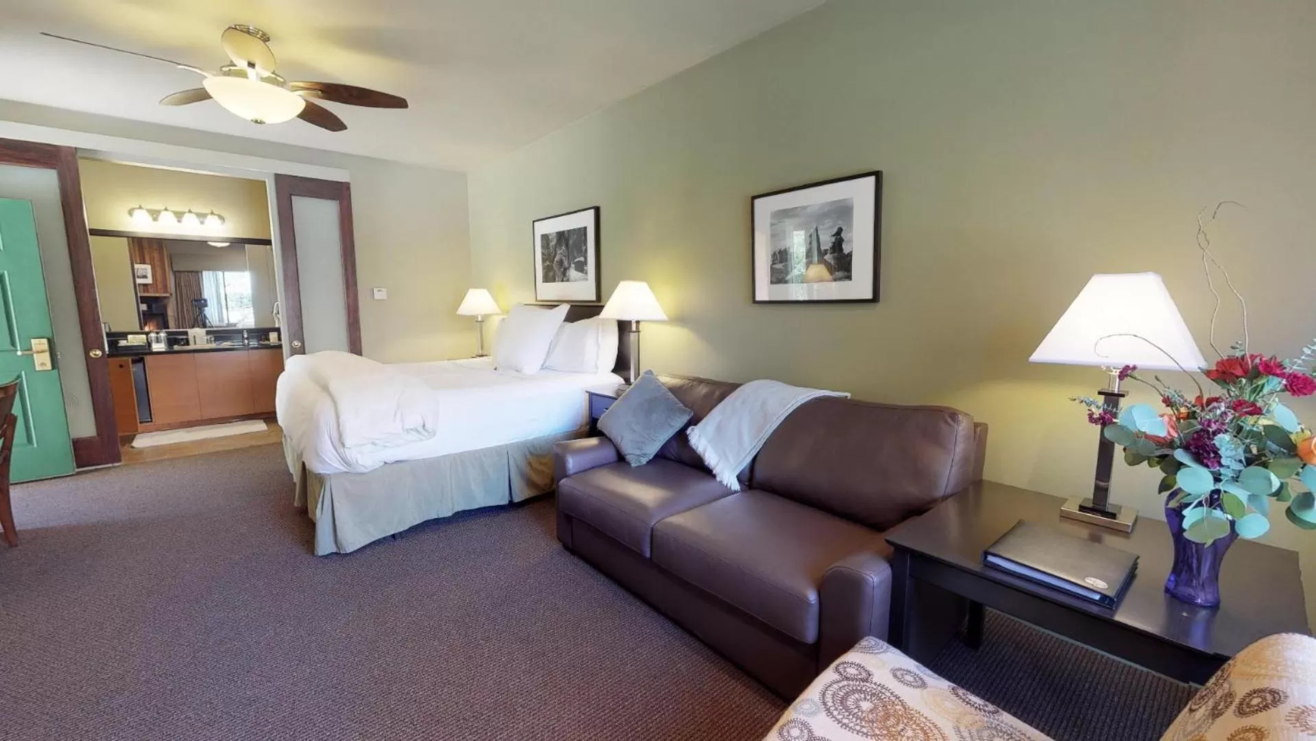 Bed in Flanigan`s Resort and Spa