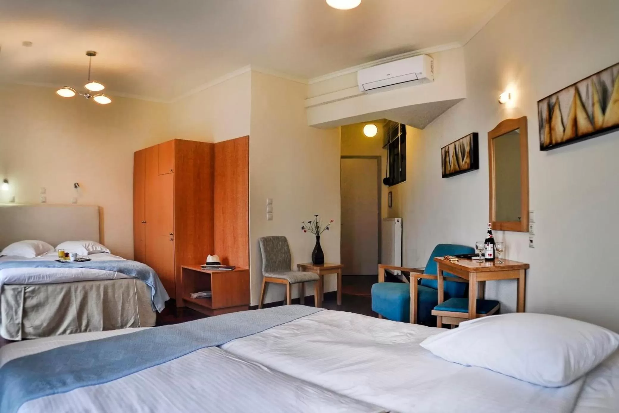 Photo of the whole room, Bed in Hotel Atlantis