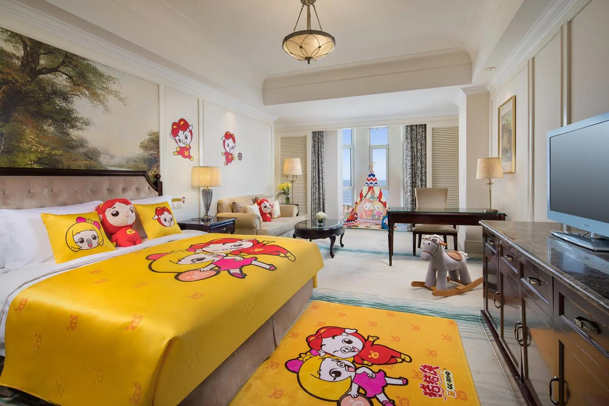 Photo of the whole room, Bed in Crowne Plaza Ocean Spring Resort by IHG