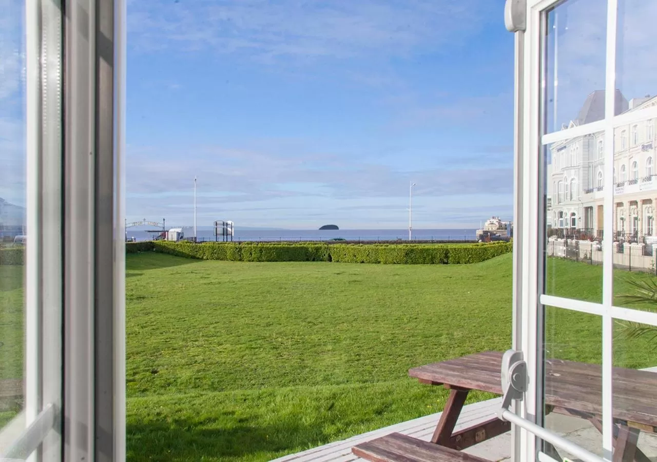 Facade/entrance in The Royal Hotel