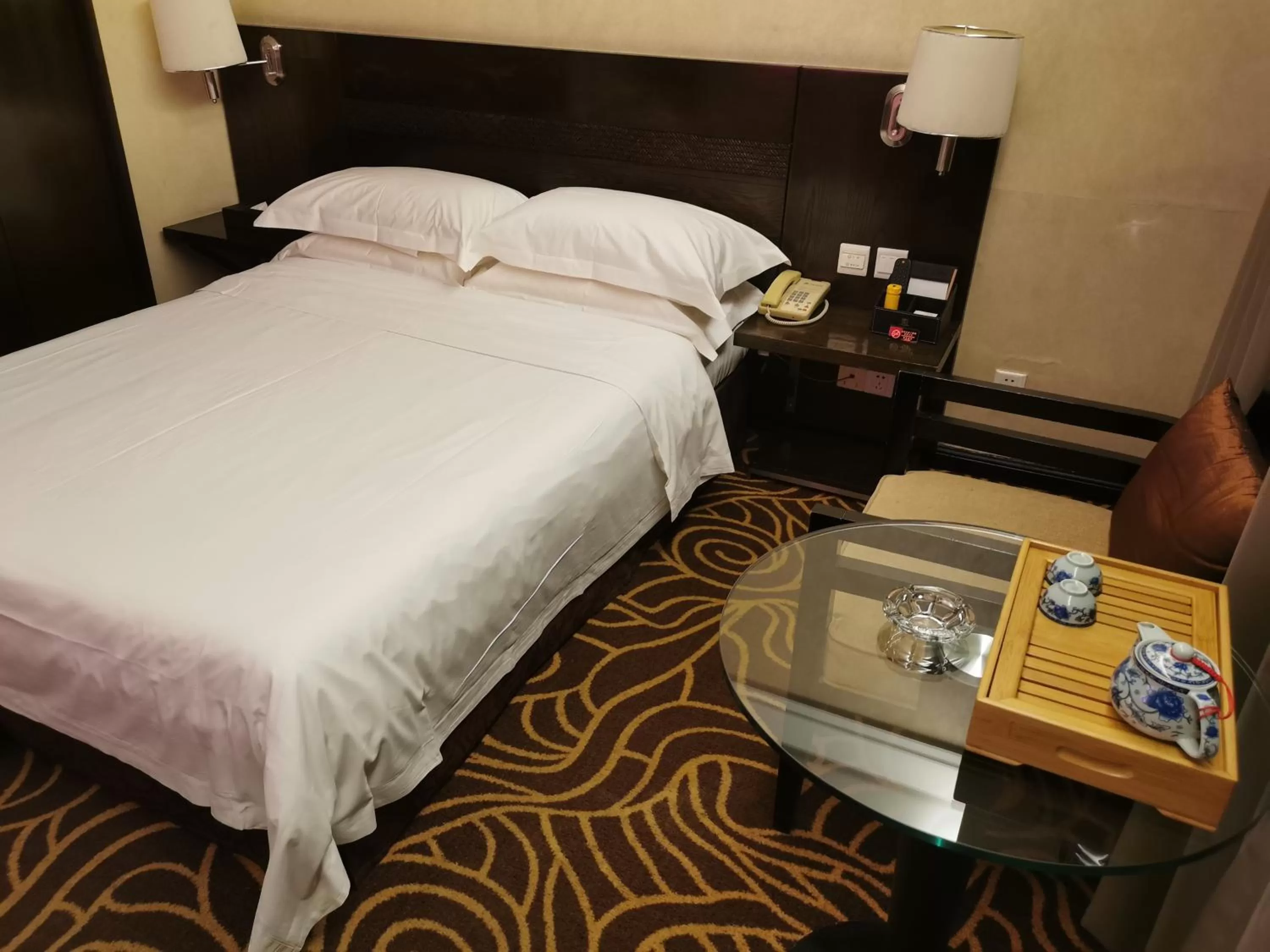People, Bed in Hua Shi Hotel