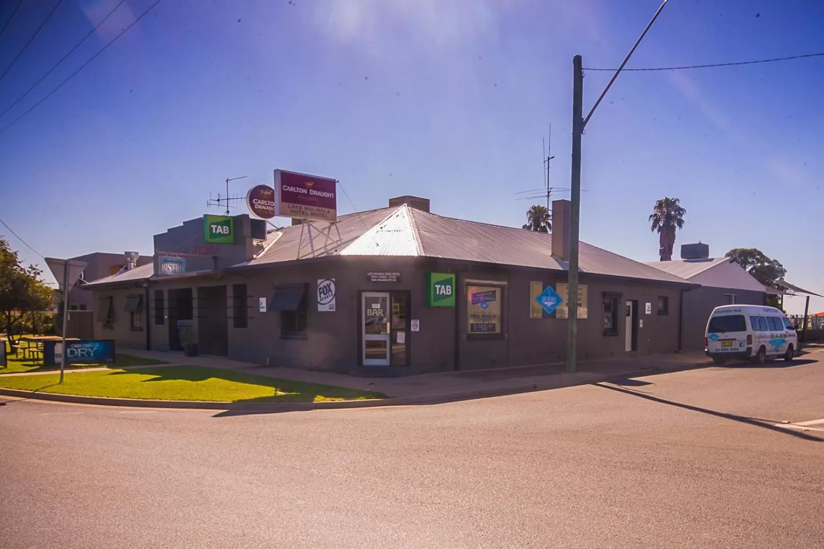Facade/entrance in Lake Mulwala Hotel