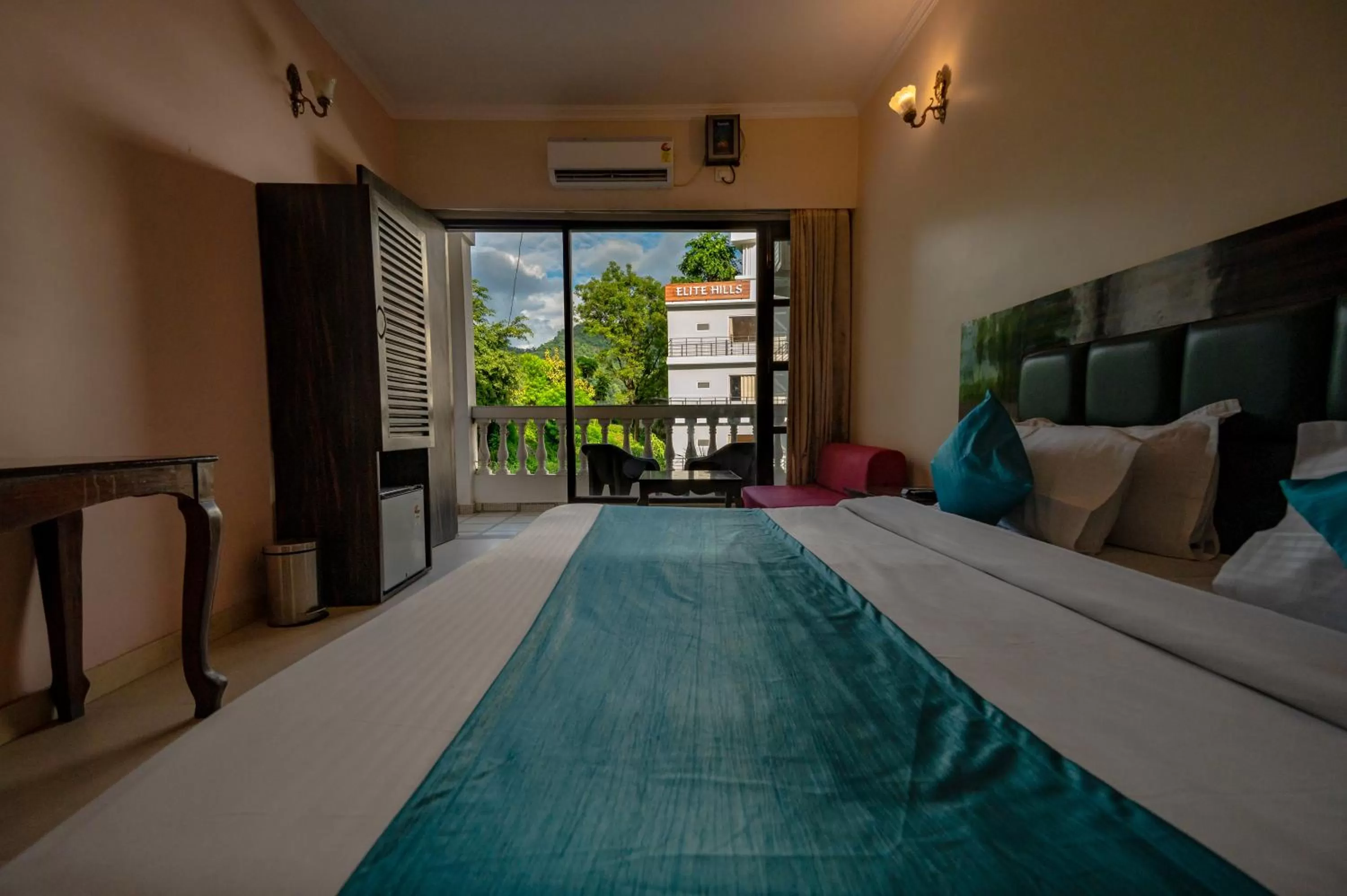 Bed in Hotel Rishikesh Grand by Kool Stays