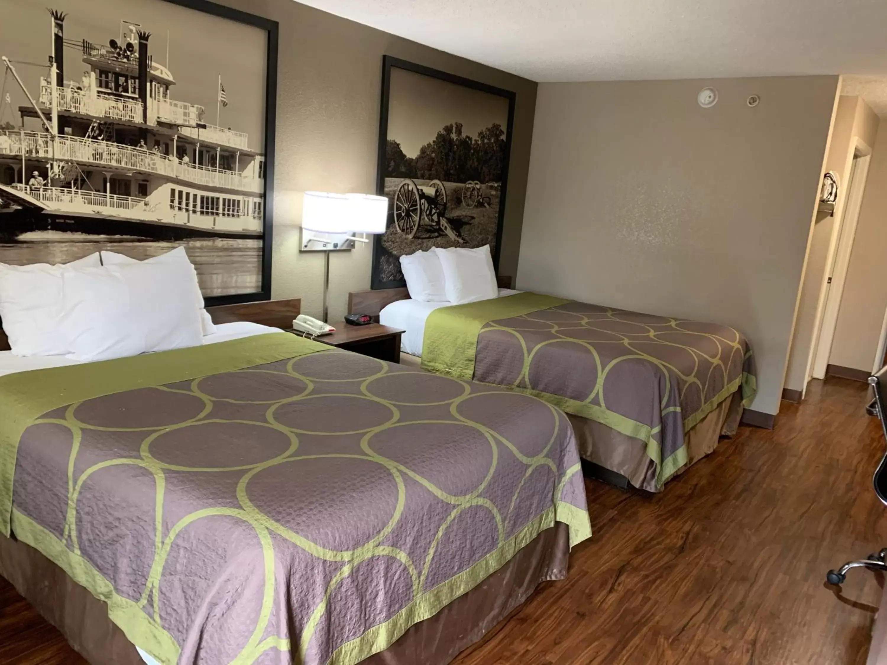 Queen Room with Two Queen Beds - Smoking in Super 8 by Wyndham Hernando Queen Room with Two Queen Beds - Smoking in Super 8 by Wyndham Hernando