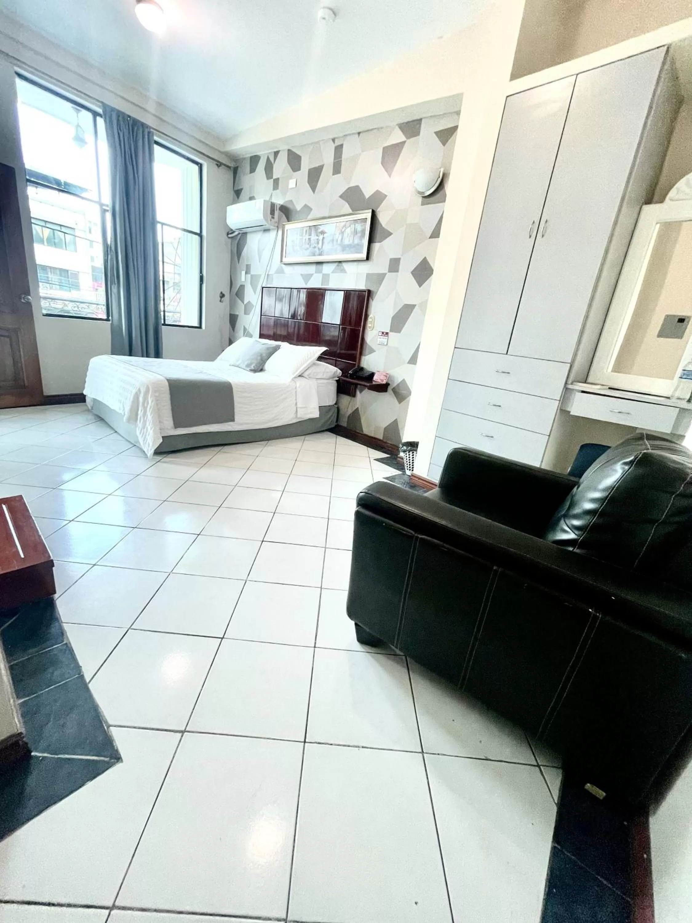 Bed, Seating Area in House Center