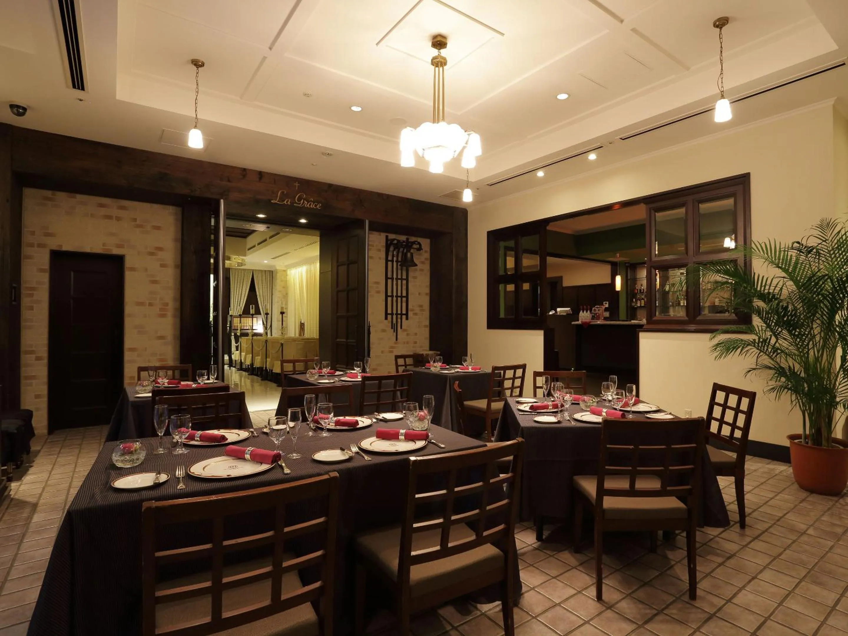 Restaurant/places to eat in Hotel Monterey Ginza