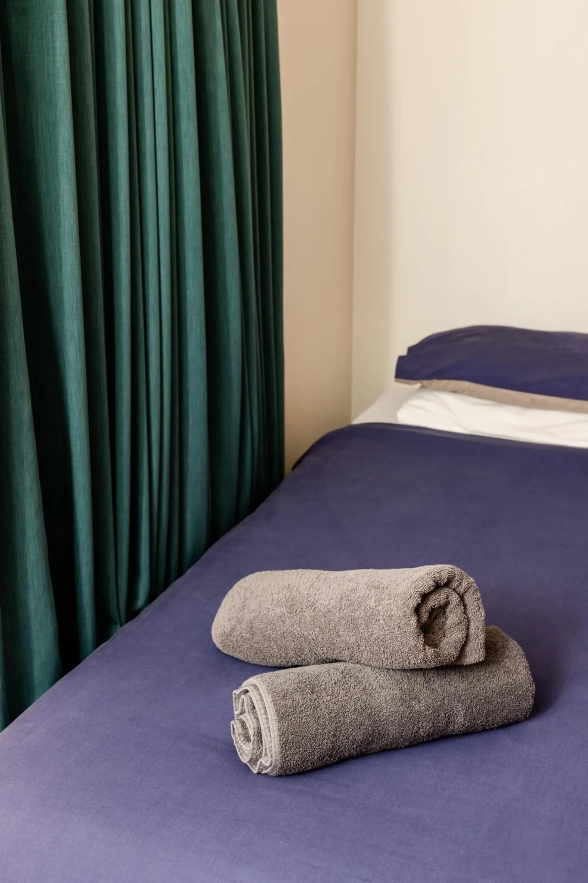 Economy Double Room with Shared Bathroom in Haka House Queenstown