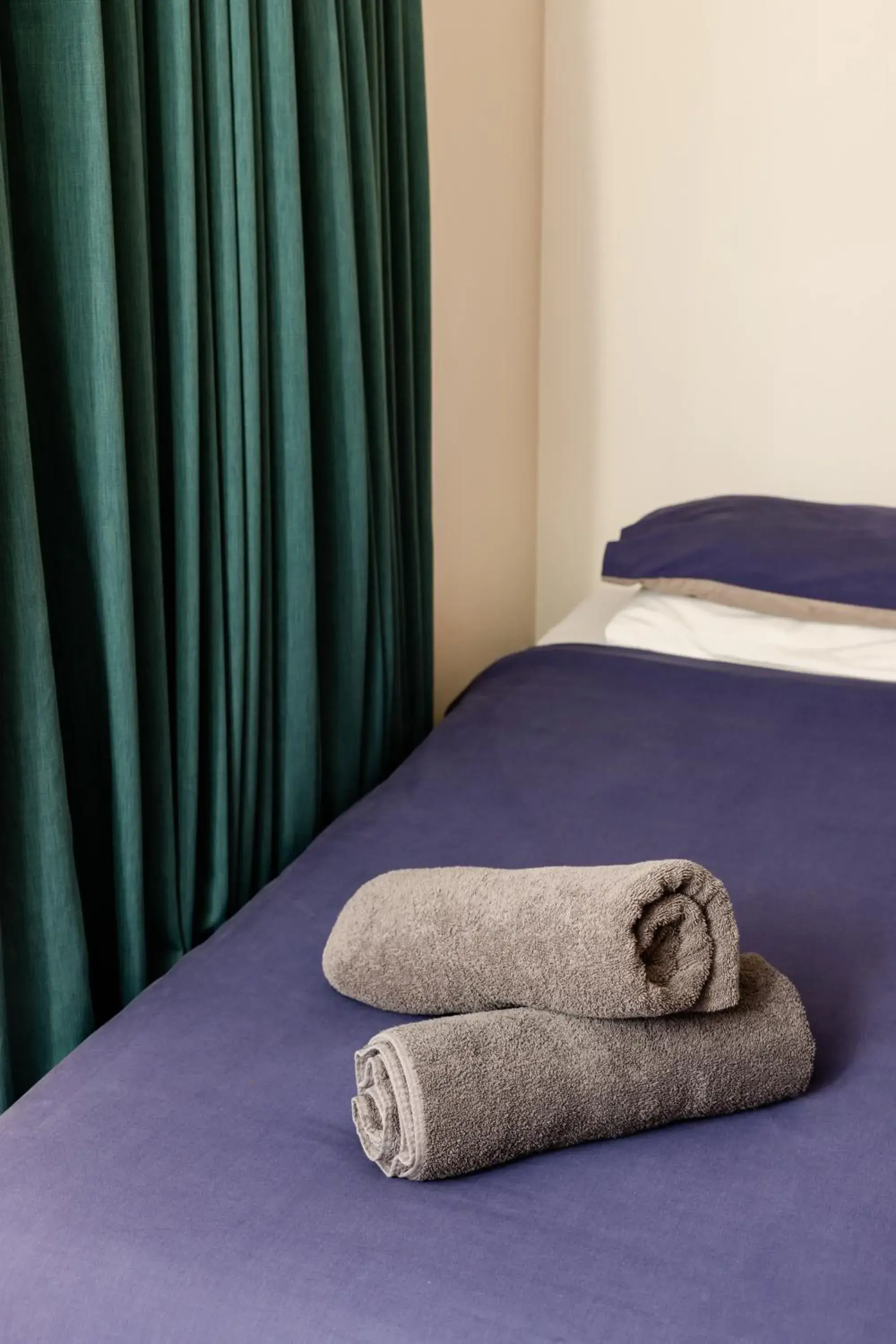 Economy Double Room with Shared Bathroom in Haka House Queenstown Economy Double Room with Shared Bathroom in Haka House Queenstown