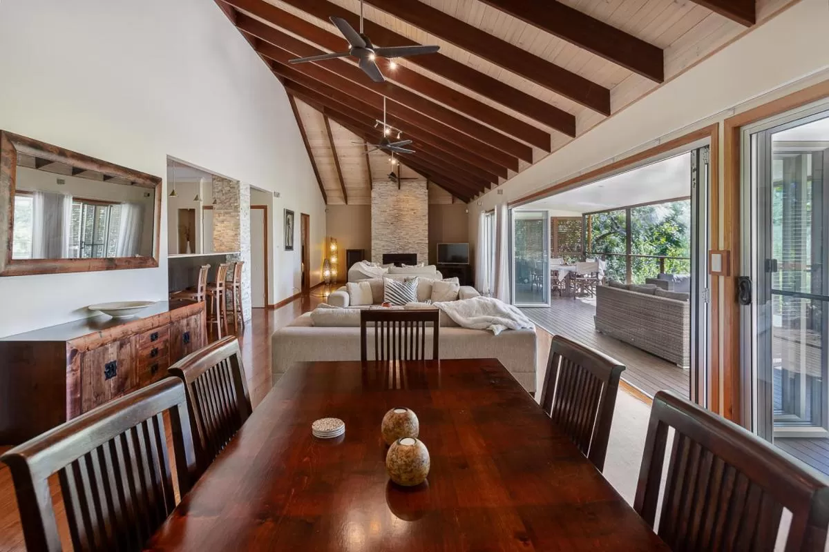 Lake Weyba Cottages Noosa